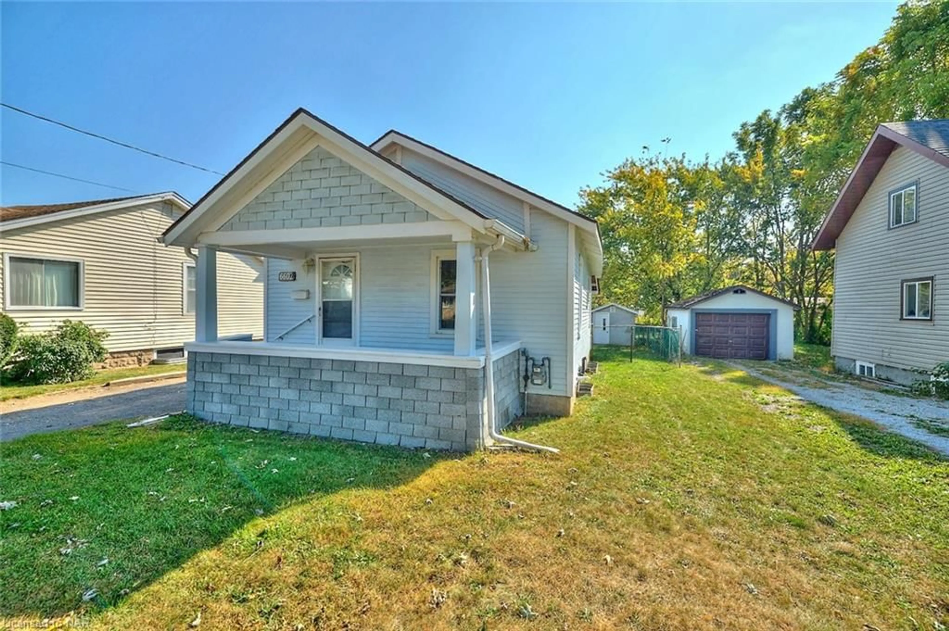 Frontside or backside of a home for 6602 Barker St, Niagara Falls Ontario L2G 1Y8