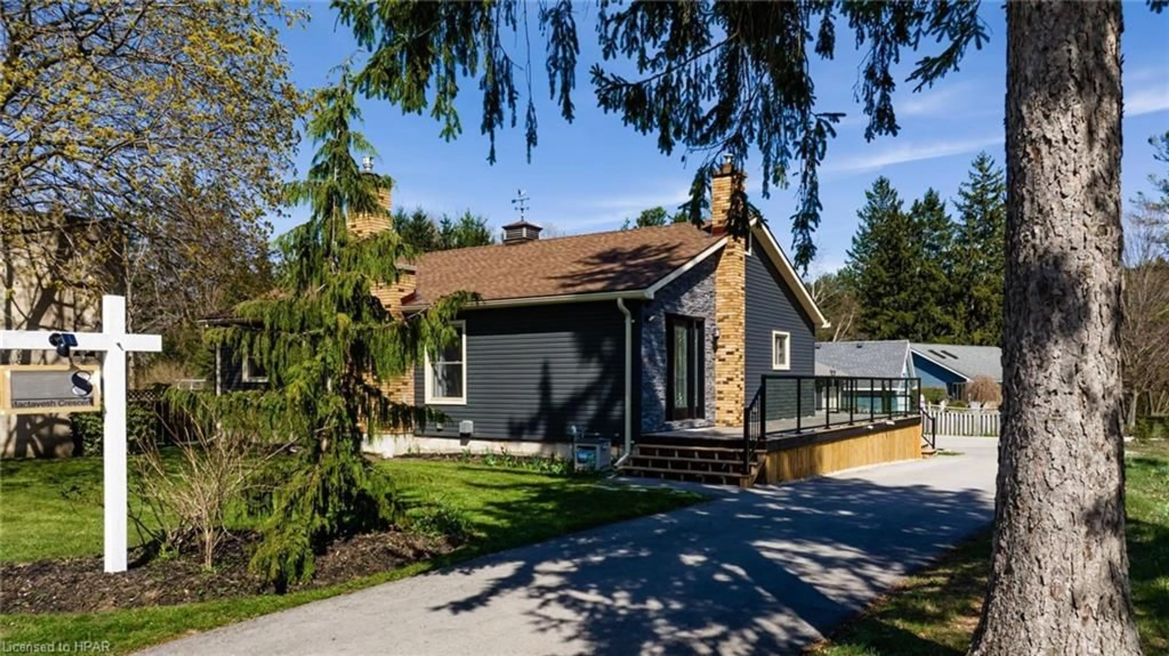 Cottage for 8 Mactavesh Cres, Bayfield Ontario N0M 1G0