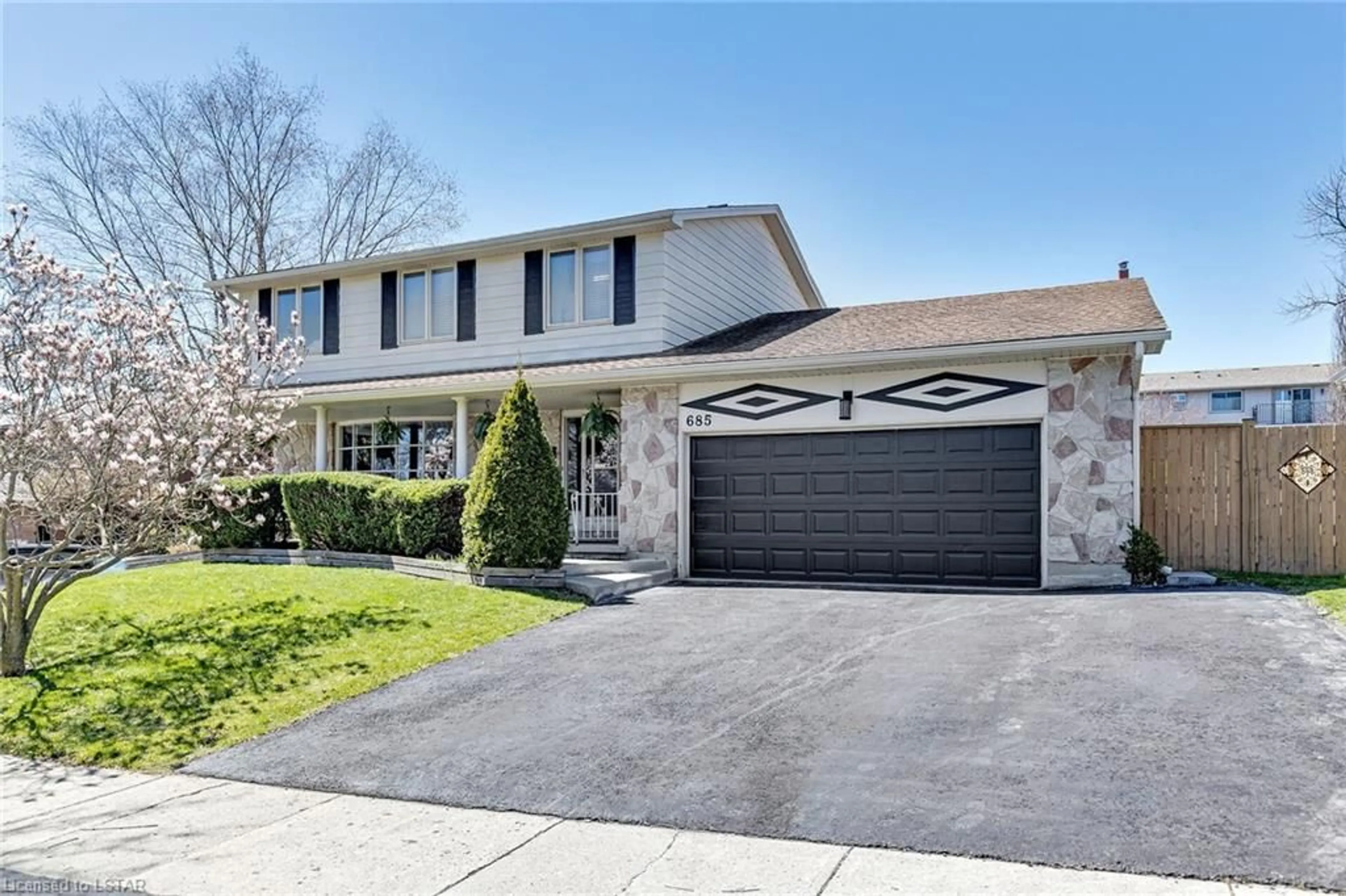 Frontside or backside of a home for 685 Cranbrook Rd, London Ontario N6K 1W8