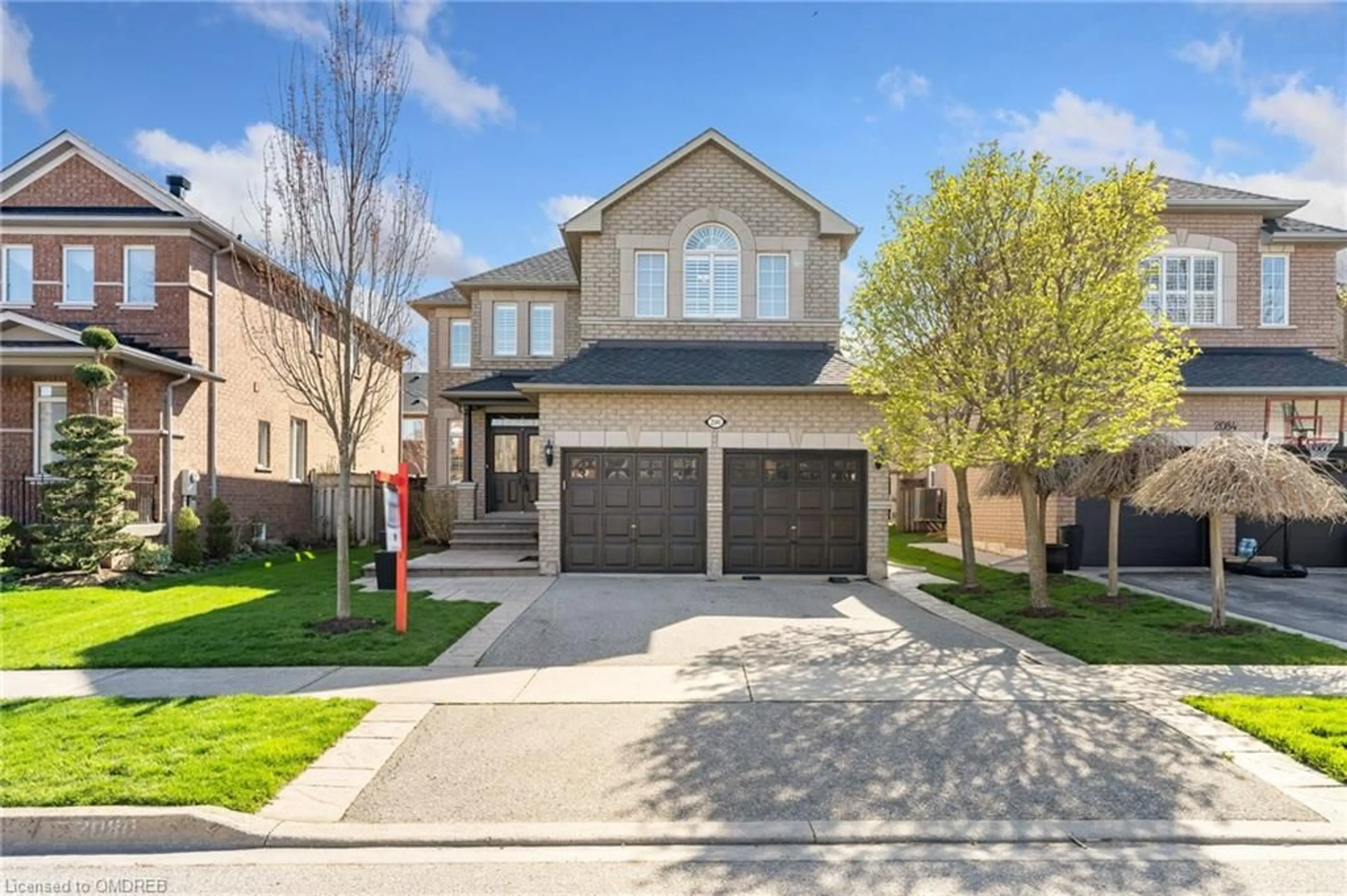 Frontside or backside of a home for 2080 Forestview Trail, Oakville Ontario L6M 3W4