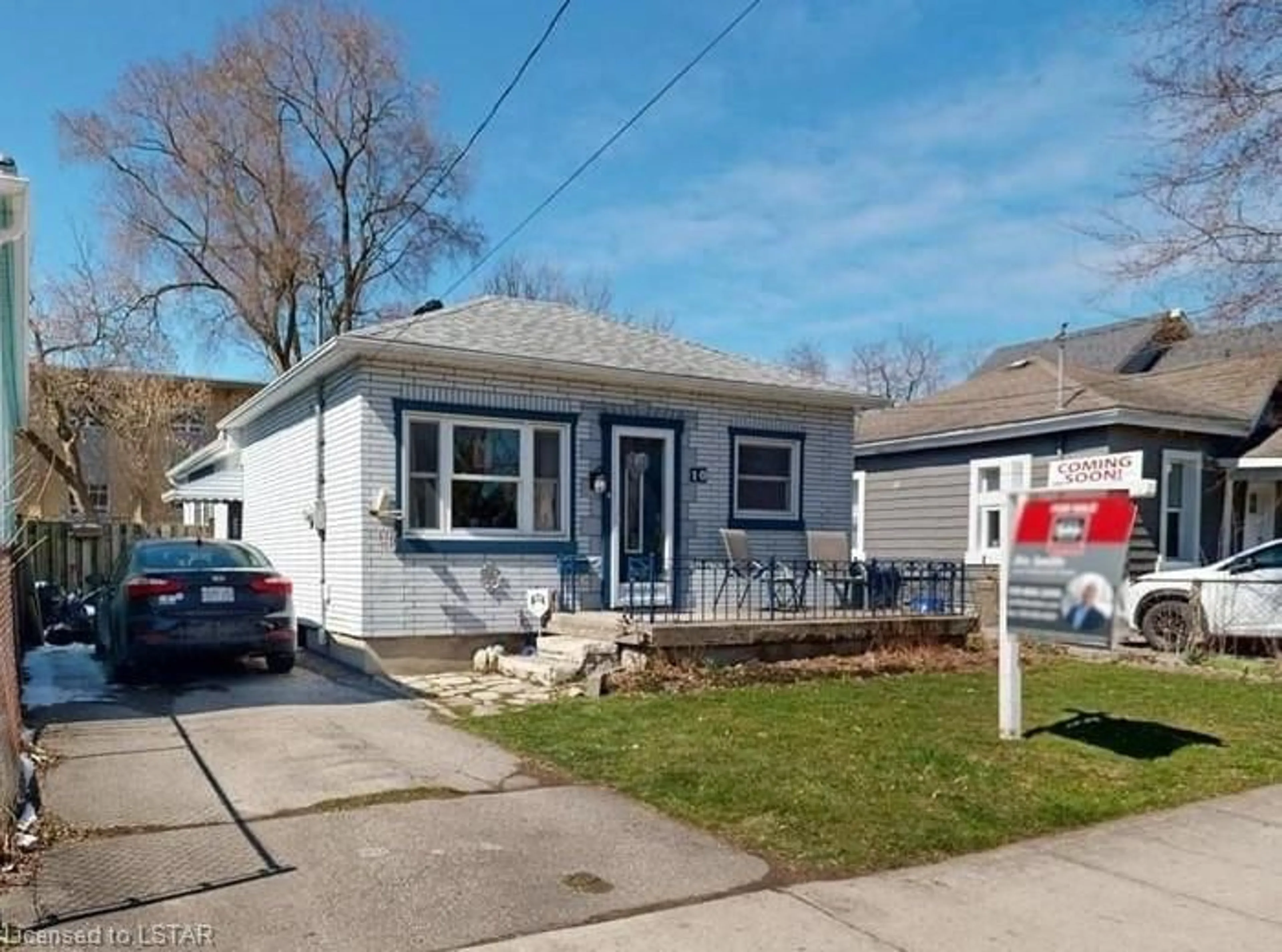 Frontside or backside of a home for 10 Argyle St, London Ontario N6H 1Y3