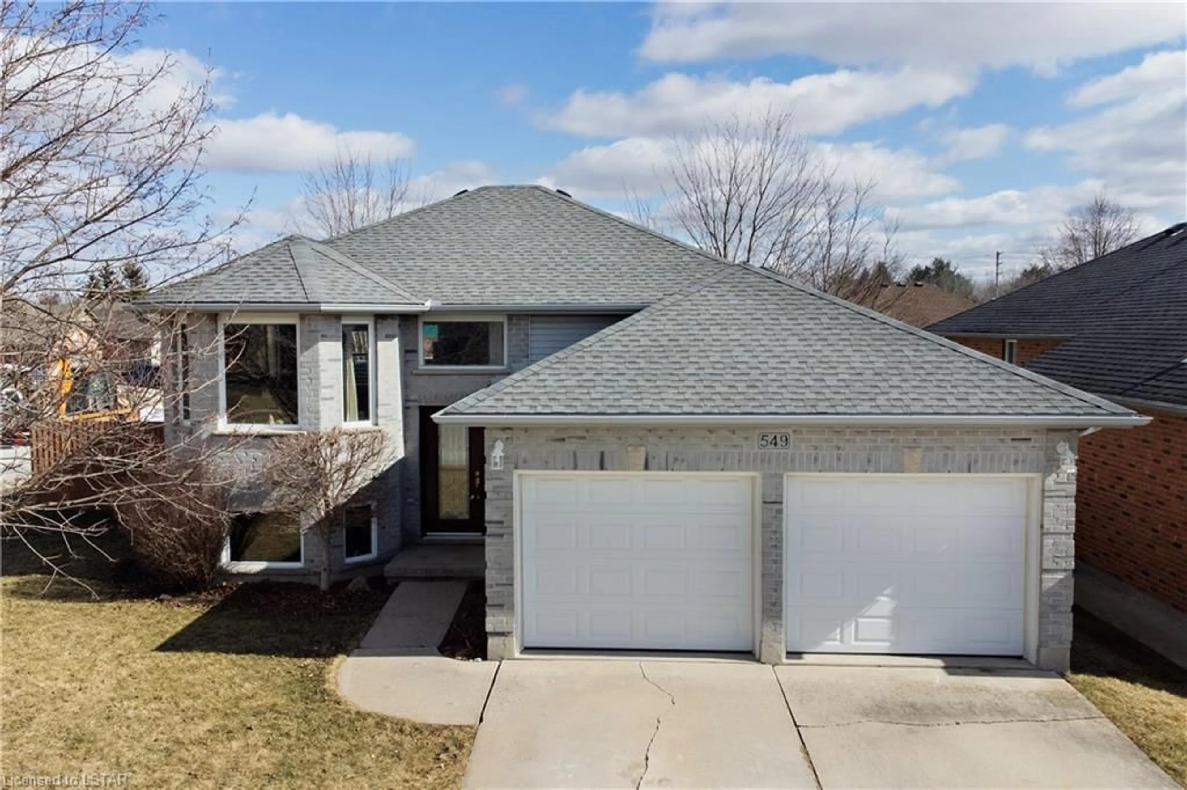 Frontside or backside of a home for 549 Harris Cir, Strathroy Ontario N7G 4H2