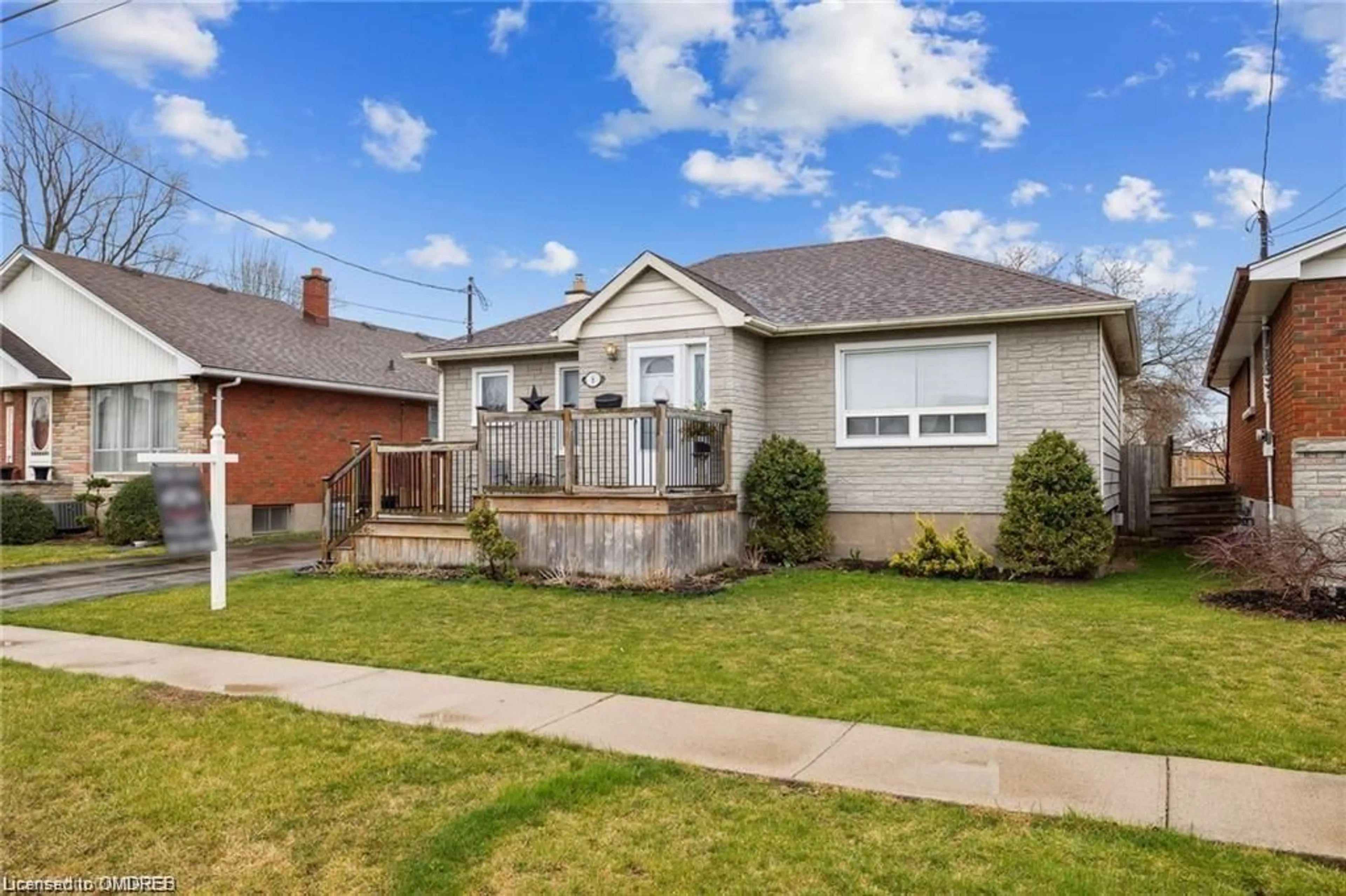 Frontside or backside of a home for 6 Battersea Ave, St. Catharines Ontario L2P 1L5