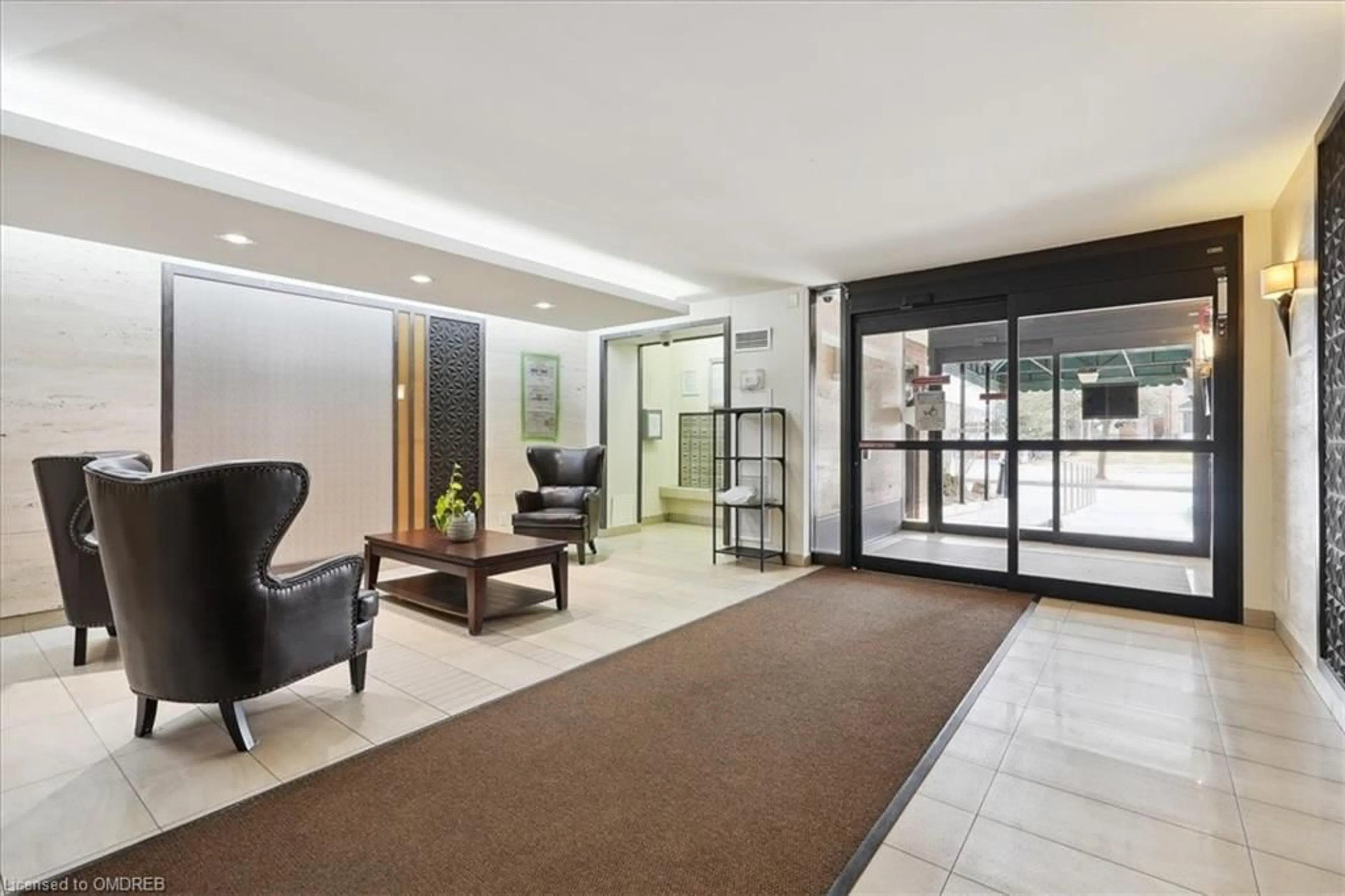 Indoor lobby for 1425 Ghent Ave #508, Burlington Ontario L7S 1X5