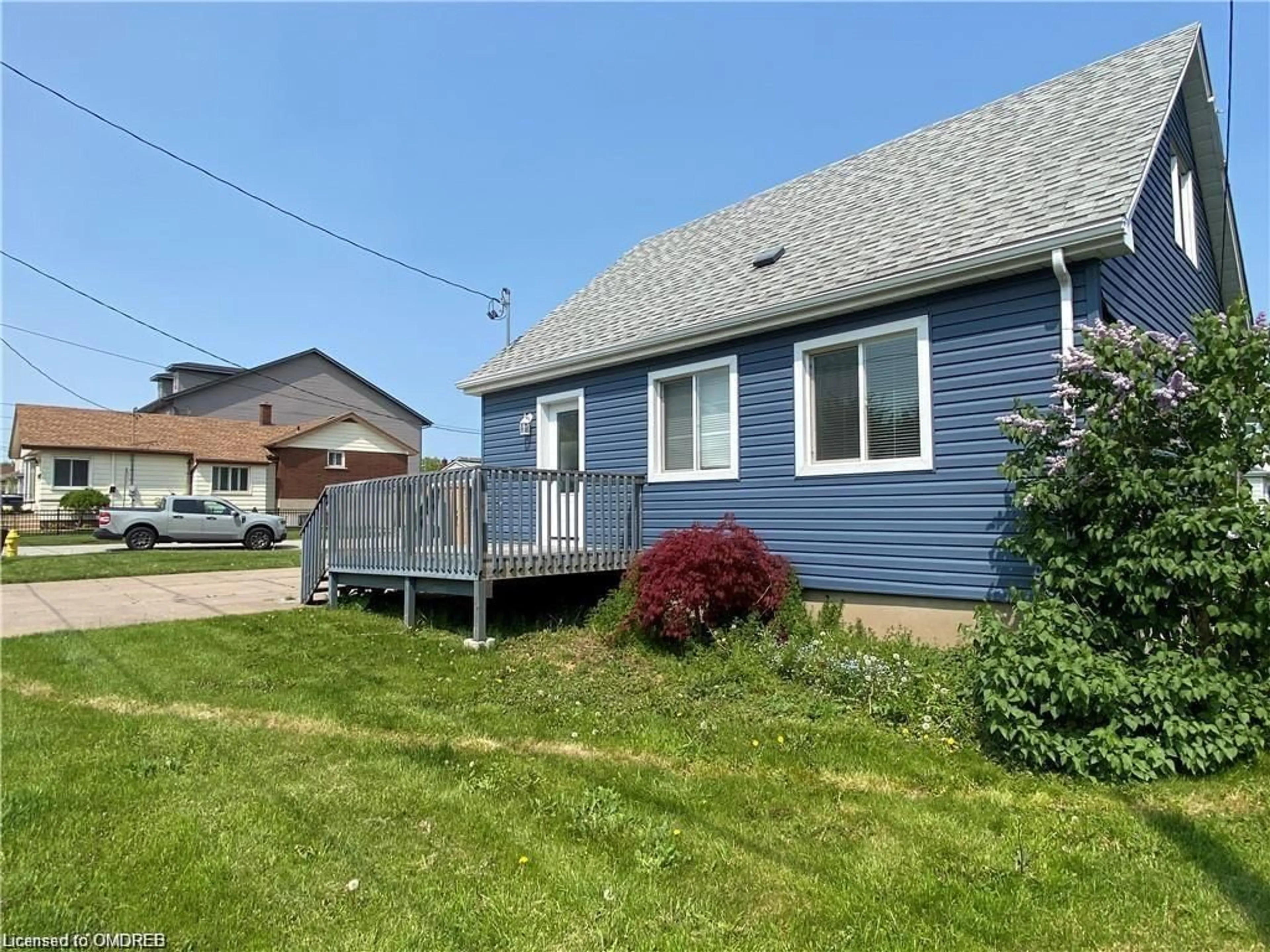 Frontside or backside of a home for 24 King St, Thorold Ontario L2V 3T8