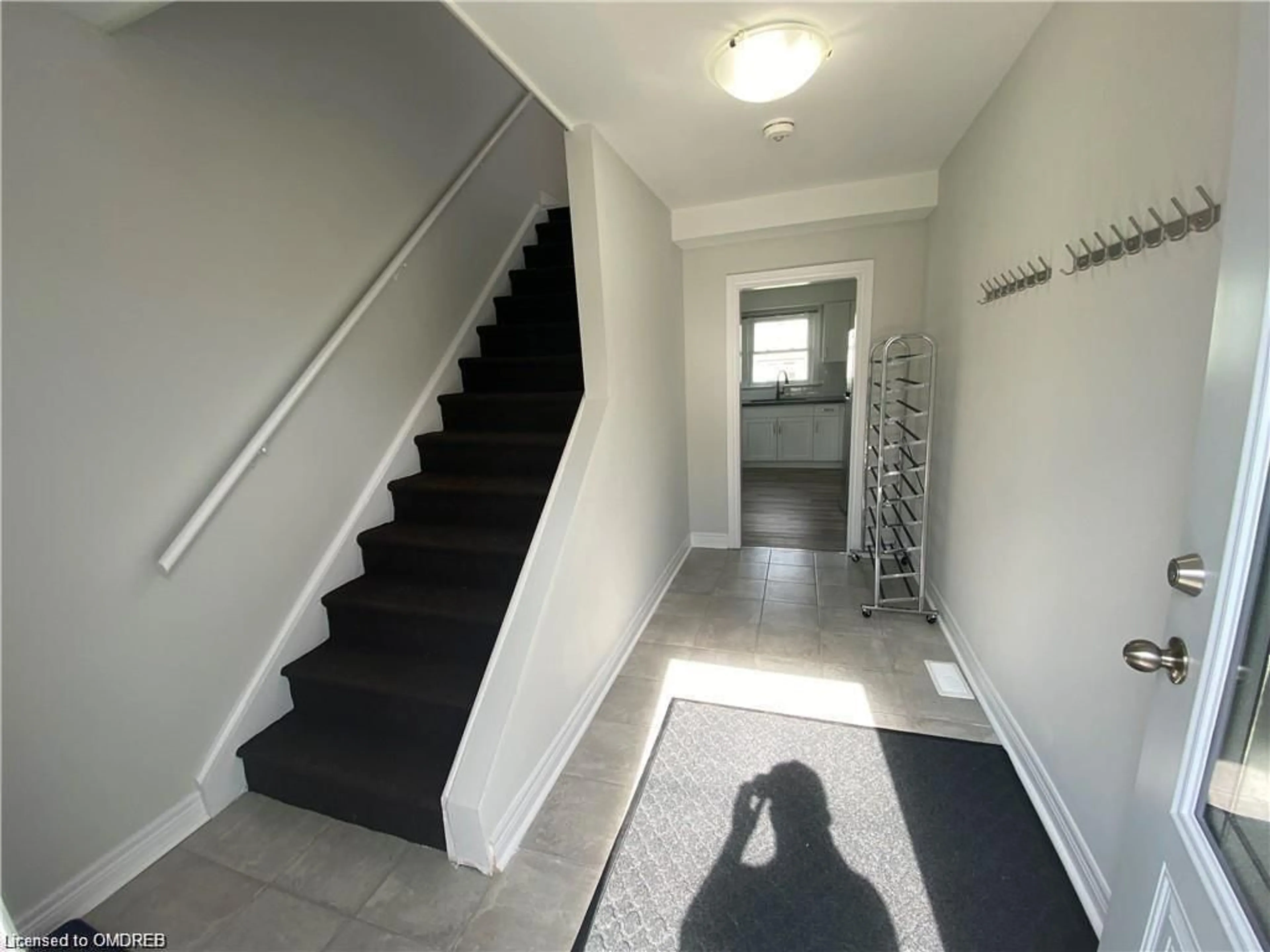 Indoor entryway for 24 King St, Thorold Ontario L2V 3T8
