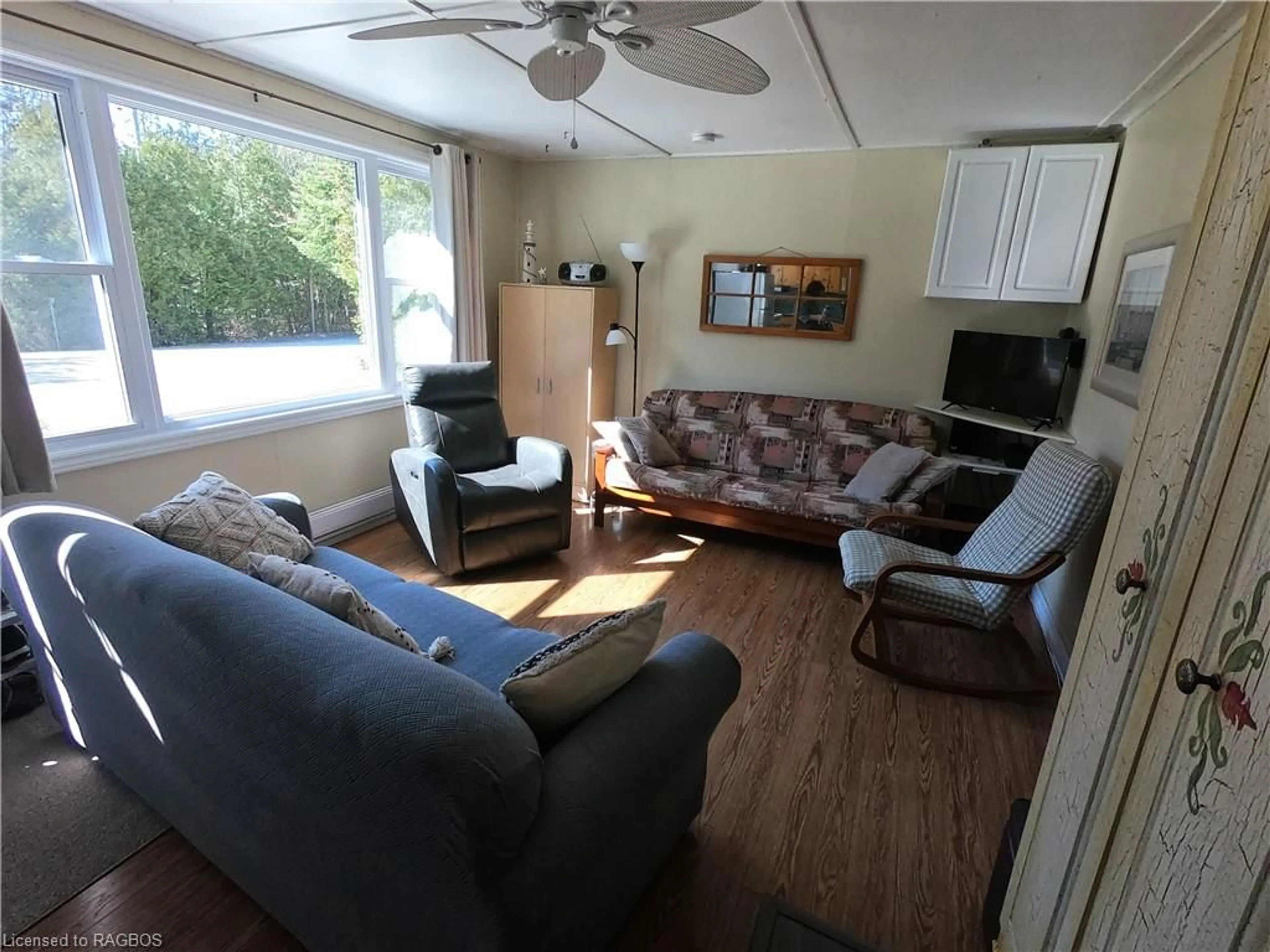 Living room for 29 3rd Ave, Saugeen Indian Reserve #29 Ontario N0H 2G0