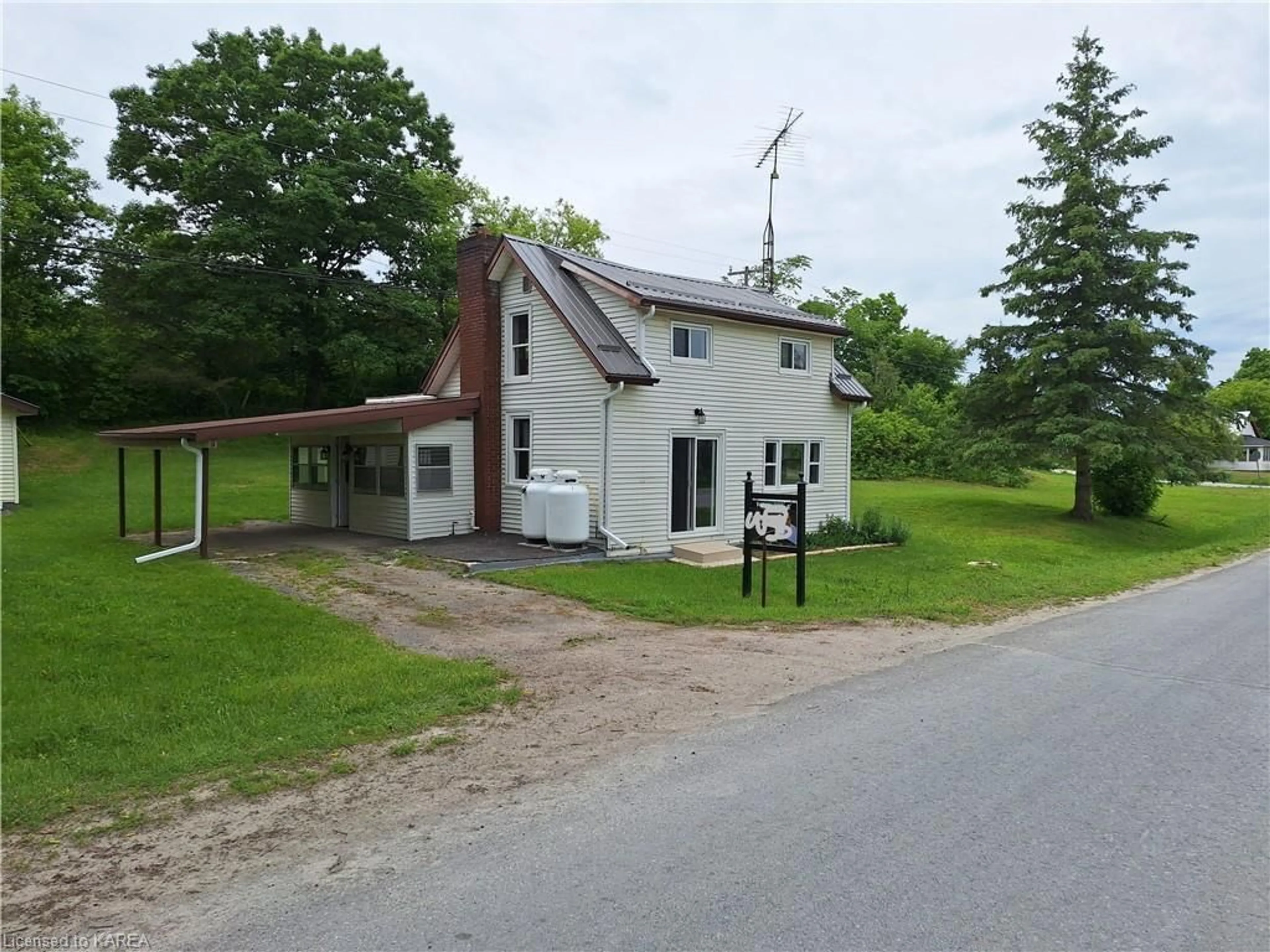 Frontside or backside of a home, cottage for 333 Burridge Rd, Godfrey Ontario K0H 1T0