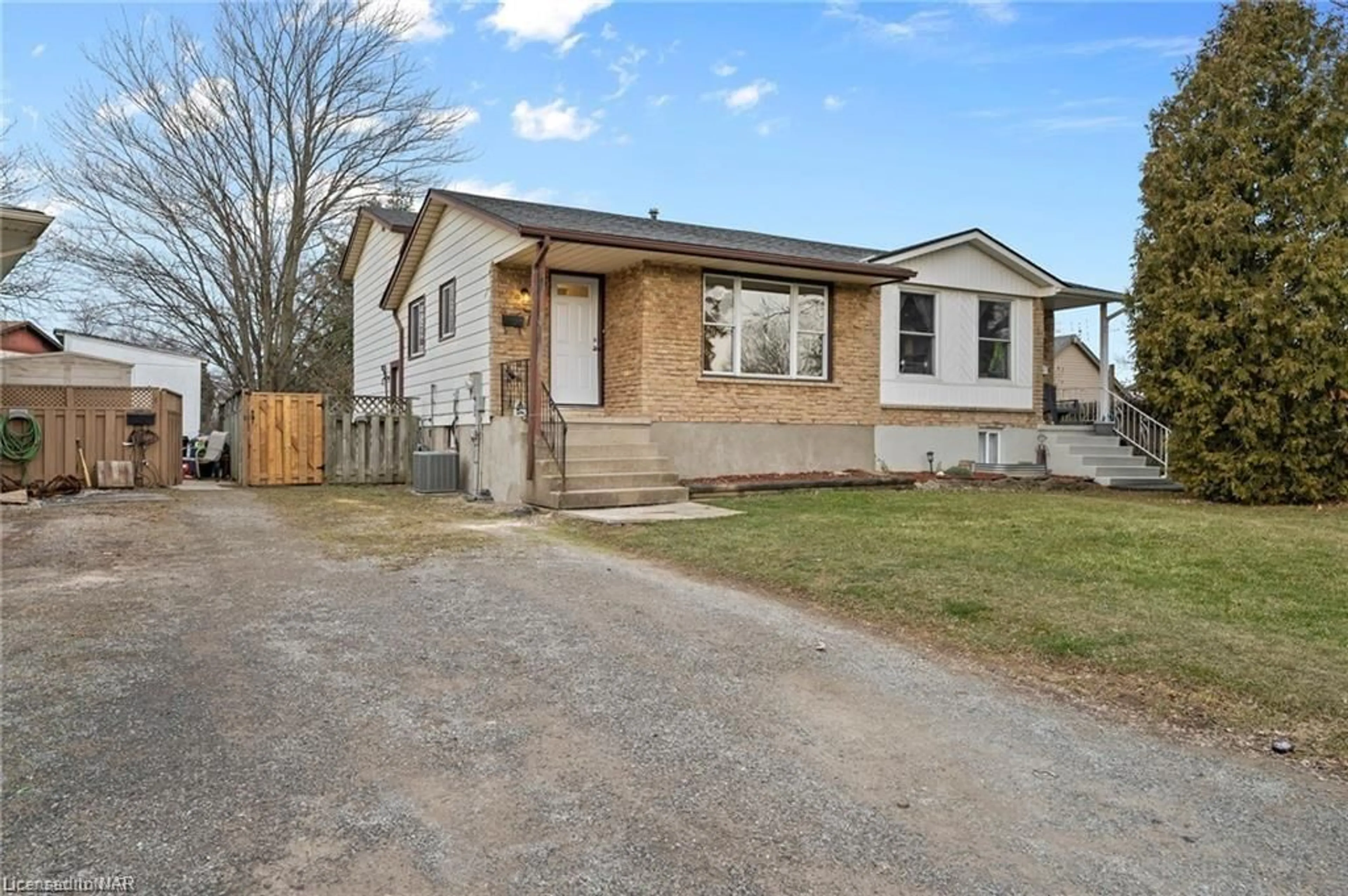 Frontside or backside of a home for 7 Baldwin Cir, Thorold Ontario L2V 4H5
