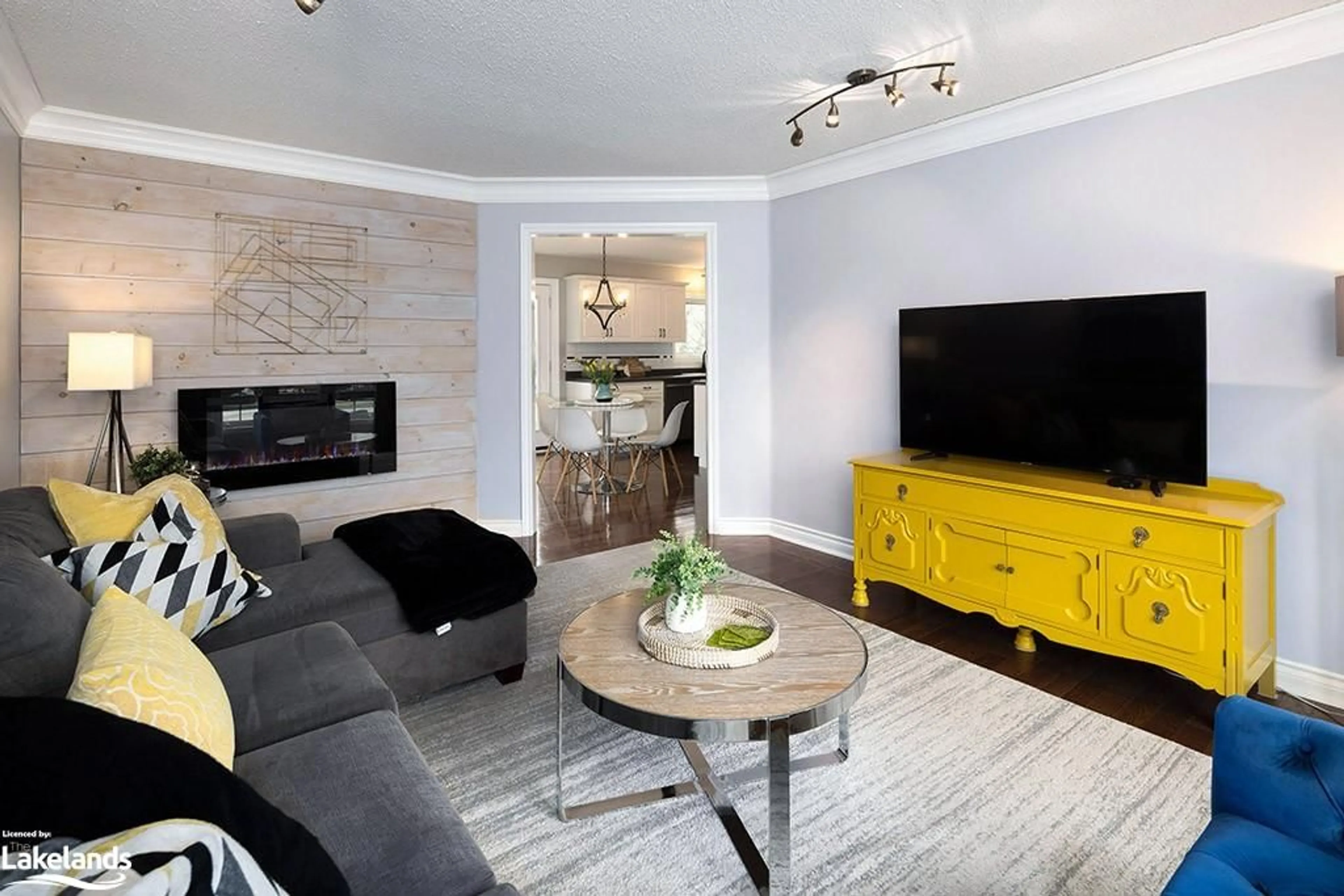 Living room for 35 Bridle Path, Oro-Medonte Ontario L0L 2L0