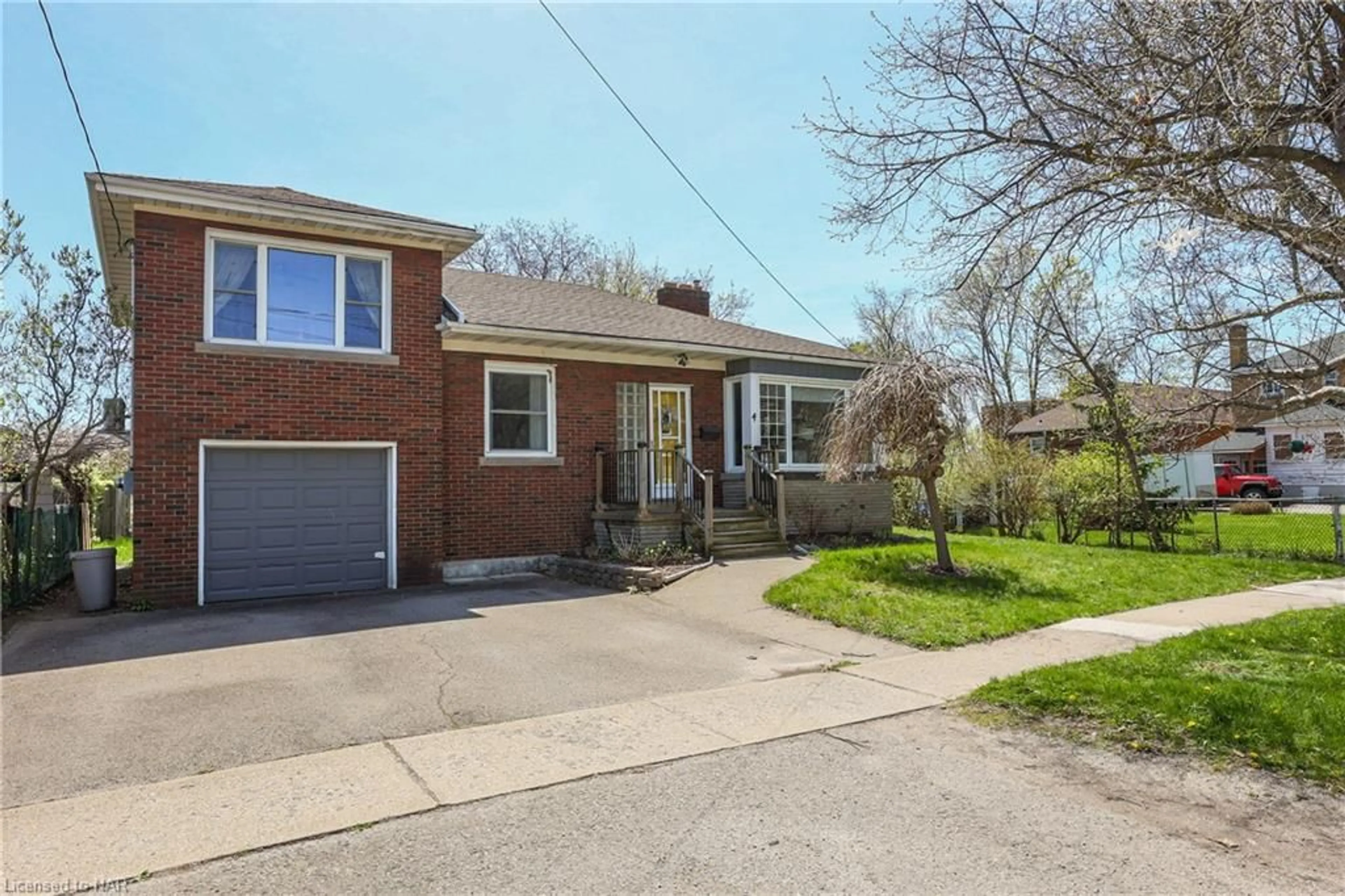 Frontside or backside of a home for 4 Ted St, St. Catharines Ontario L2N 1E5