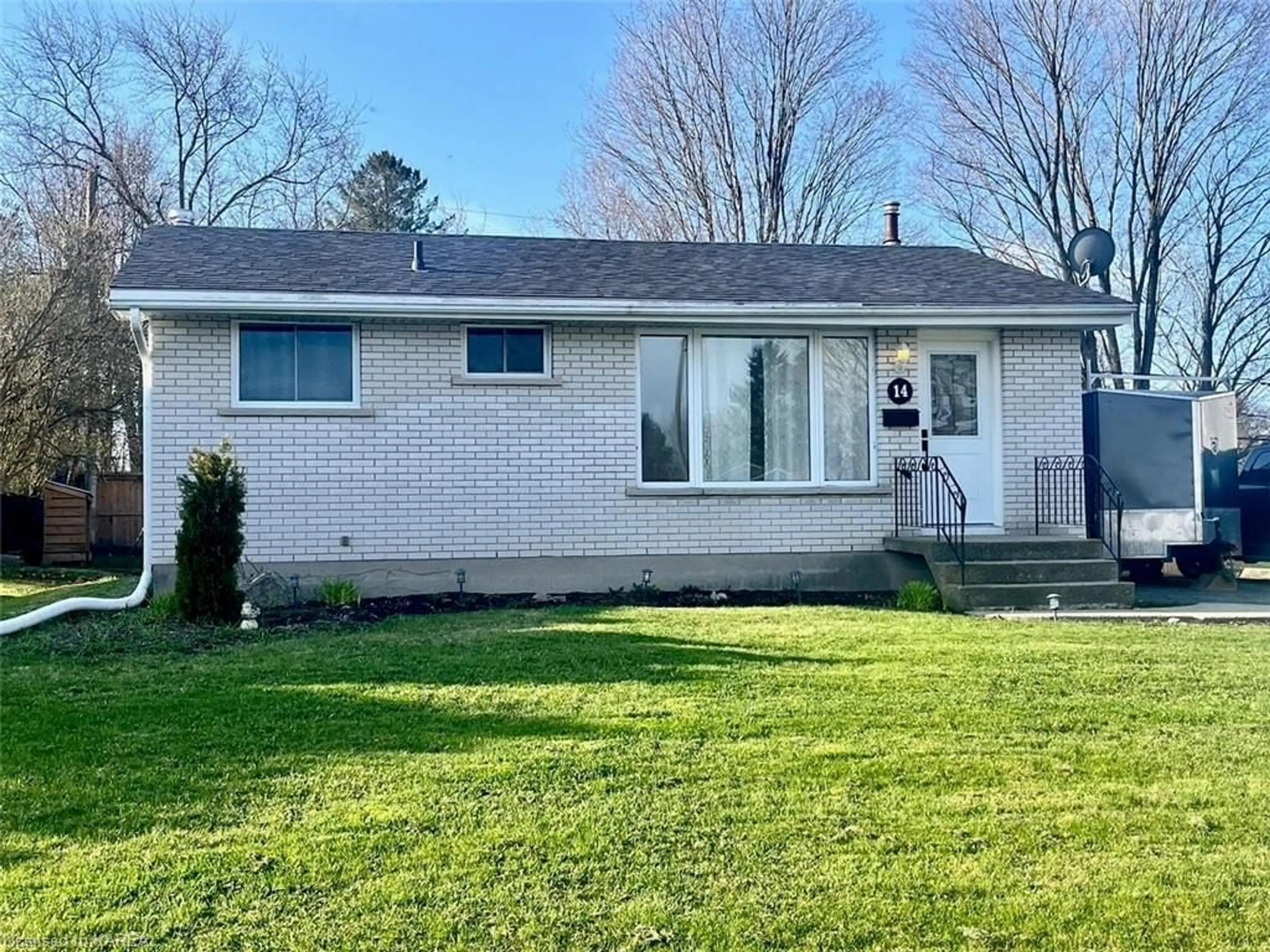 Frontside or backside of a home for 14 Asbury Rd, Amherstview Ontario K7N 1J7