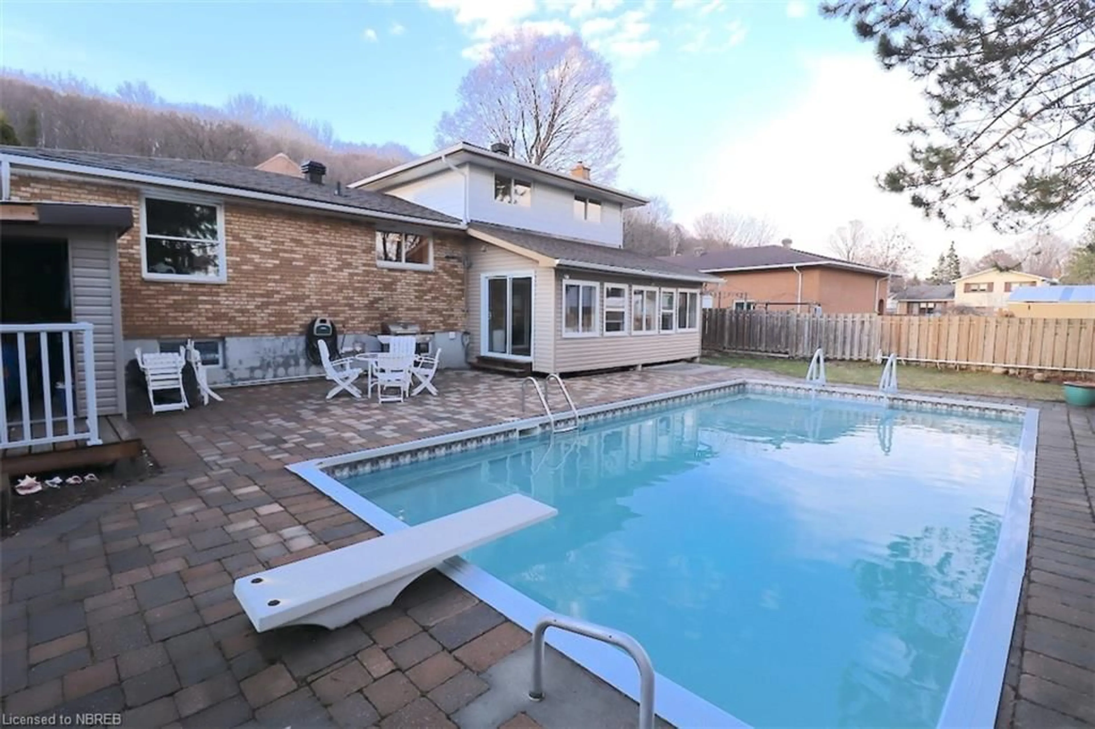 Indoor or outdoor pool for 56 Kathryn Cres, North Bay Ontario P1B 8P4