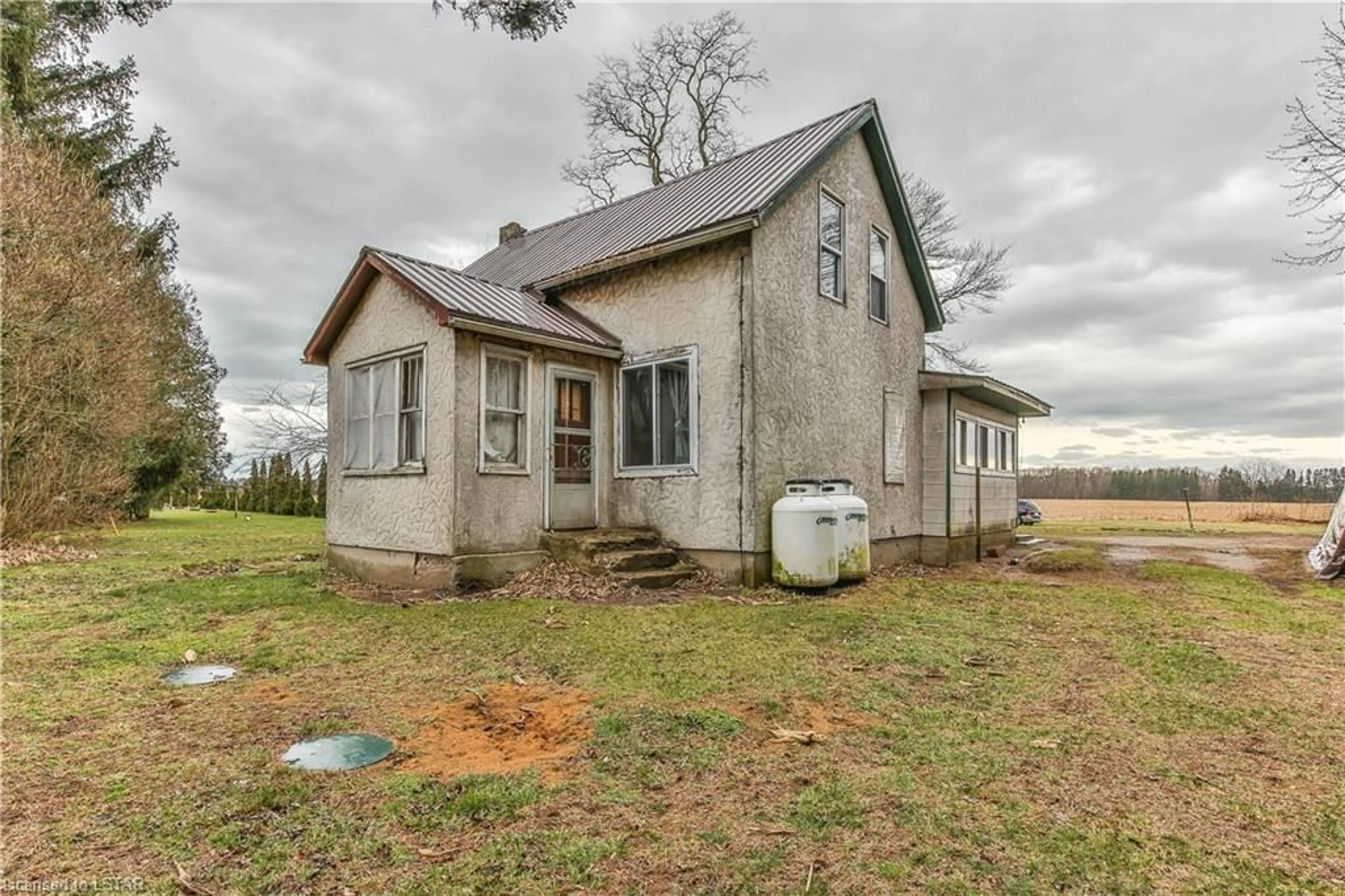 Cottage for 327 2nd Concession Rd Enr, Port Rowan Ontario N0E 1M0
