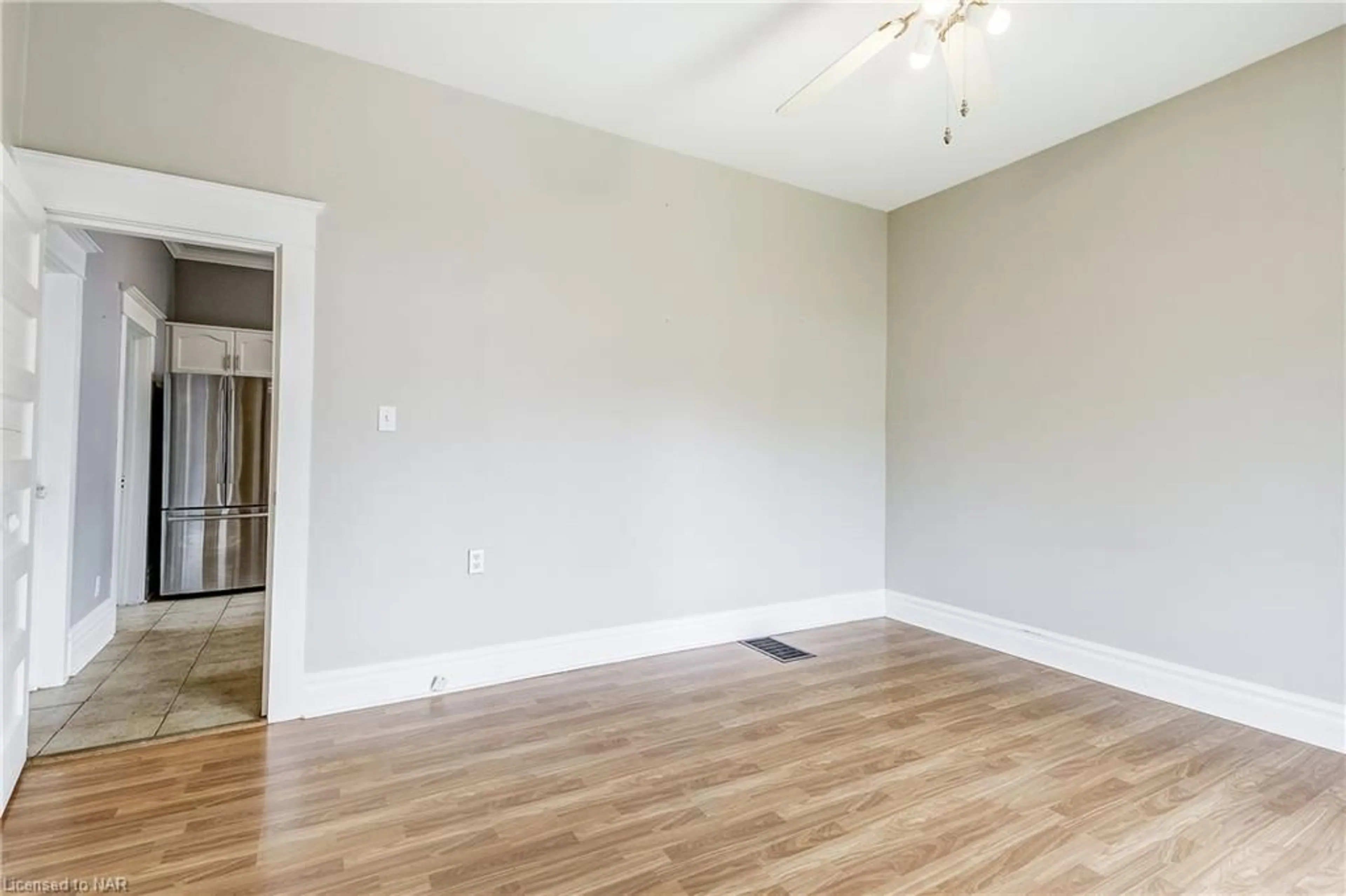 A pic of a room for 17 Marquis St, St. Catharines Ontario L2R 4Y5