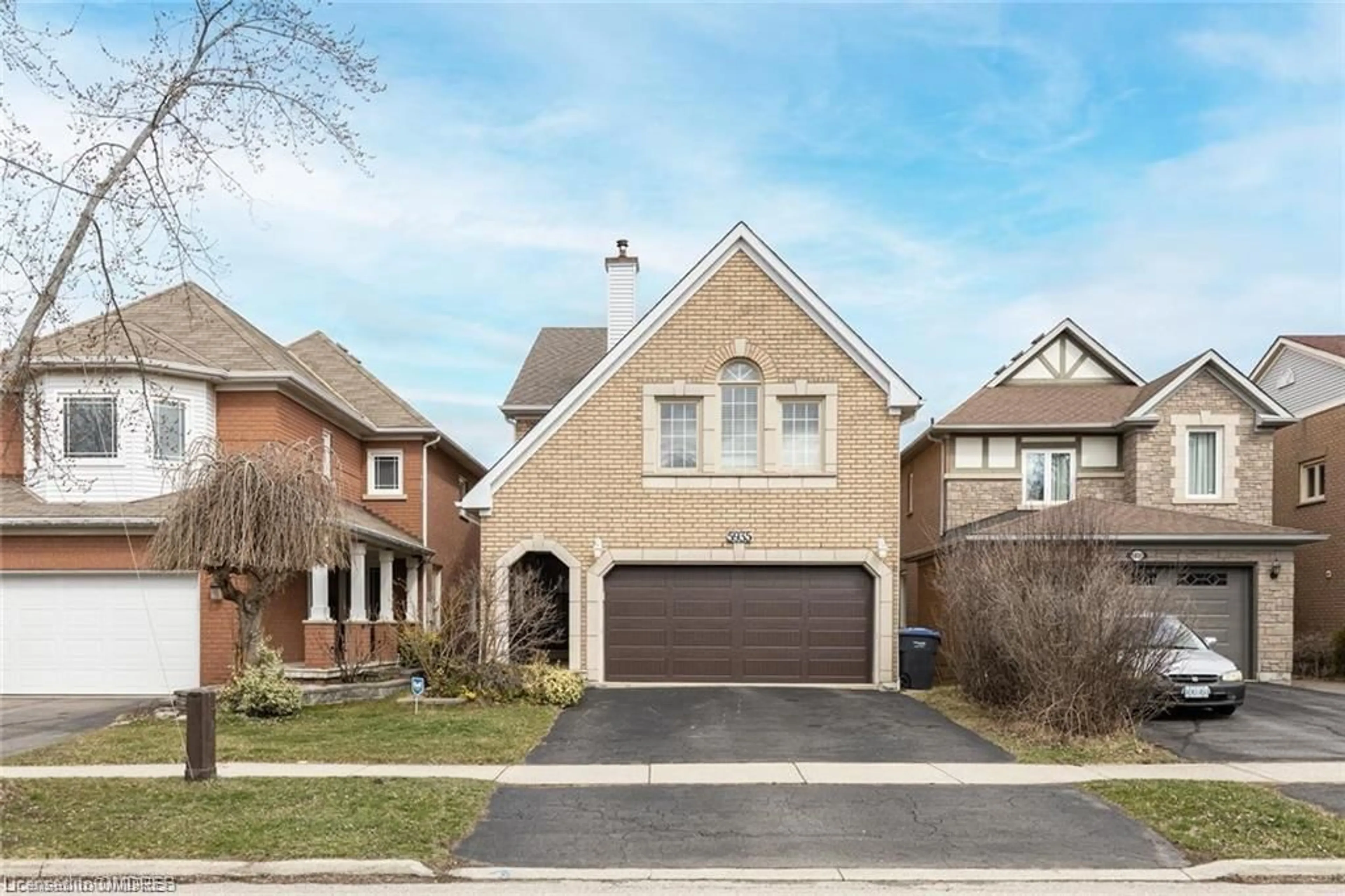 Frontside or backside of a home for 5935 Leeside Cres, Mississauga Ontario L5M 5L8