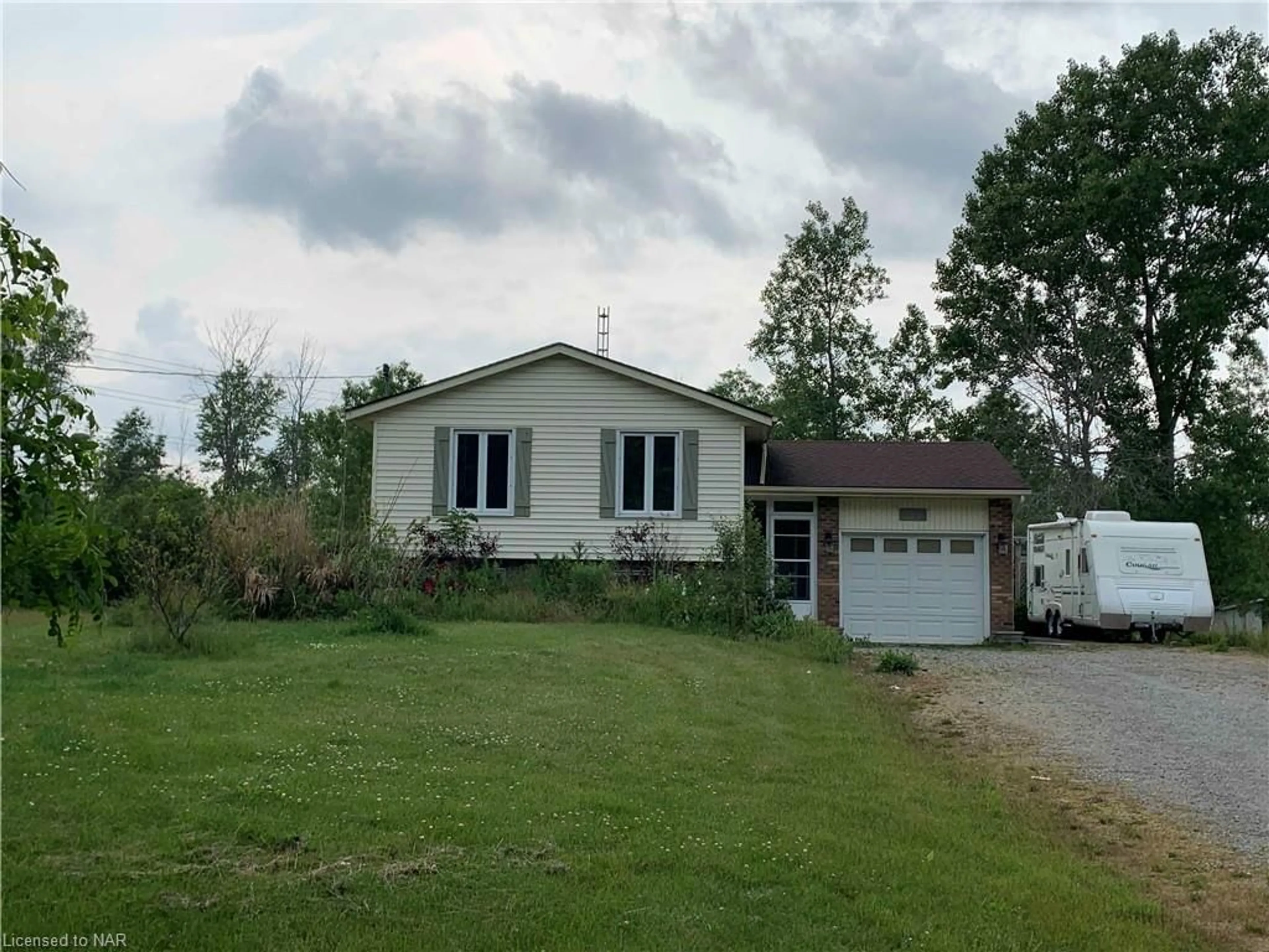 Frontside or backside of a home for 2477 Sutherland Dr, Fort Erie Ontario L2A 5M4
