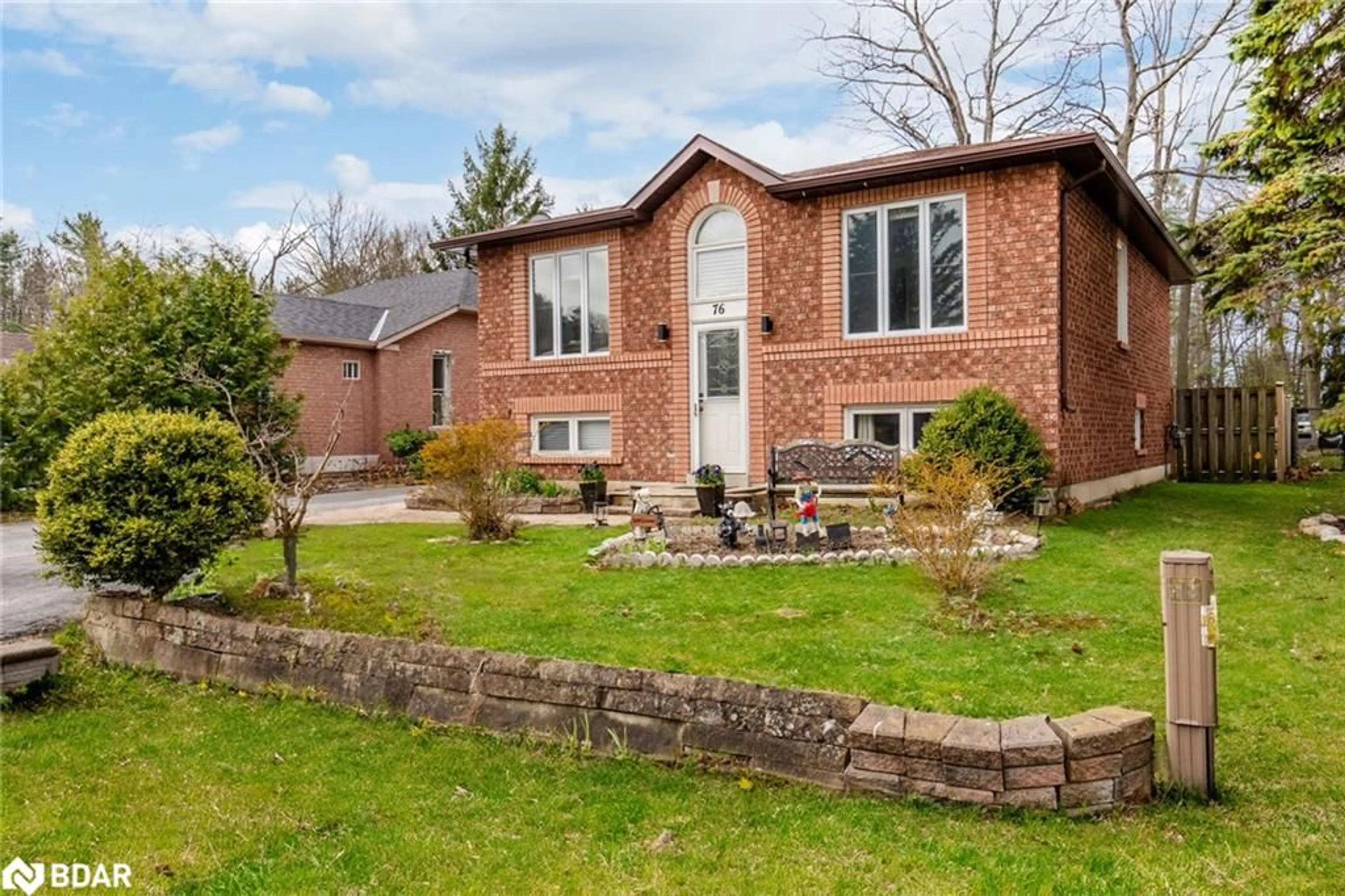 Home with brick exterior material for 76 Leo Blvd, Wasaga Beach Ontario L9Z 1C5