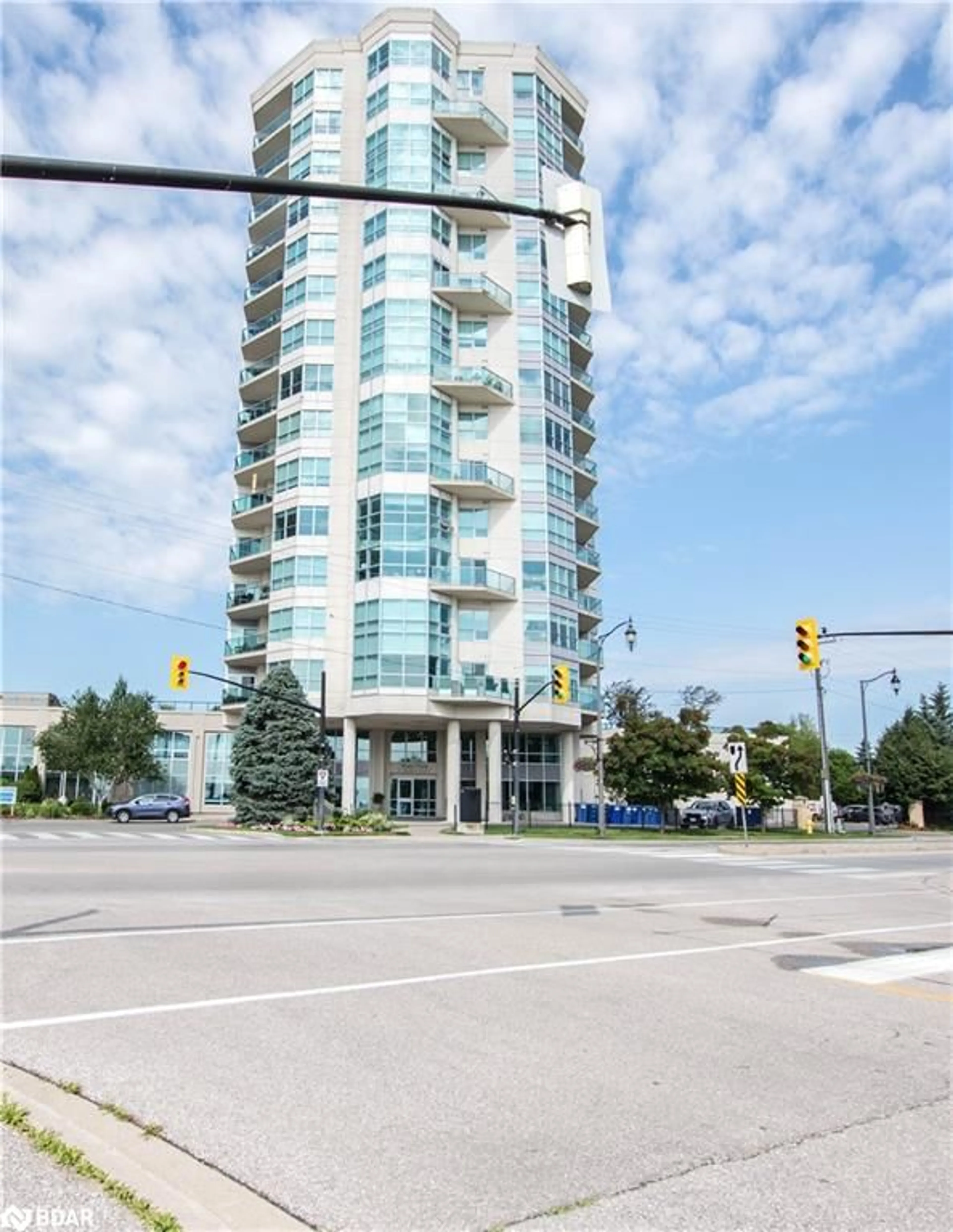 A pic from exterior of the house or condo for 6 Toronto St #407, Barrie Ontario L4N 9R2