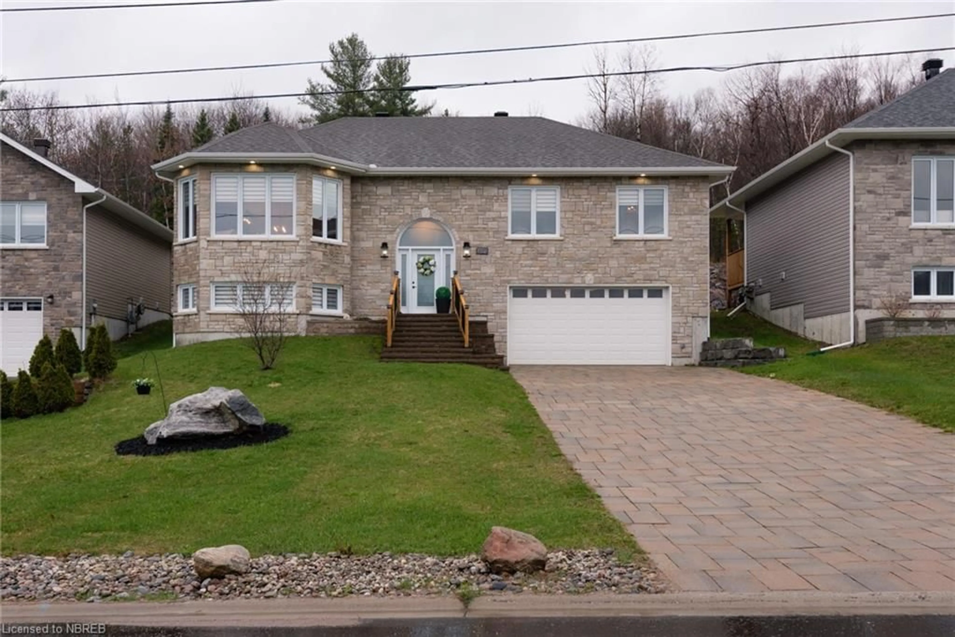 Frontside or backside of a home for 344 Golf Club Rd, North Bay Ontario P1B 0E8