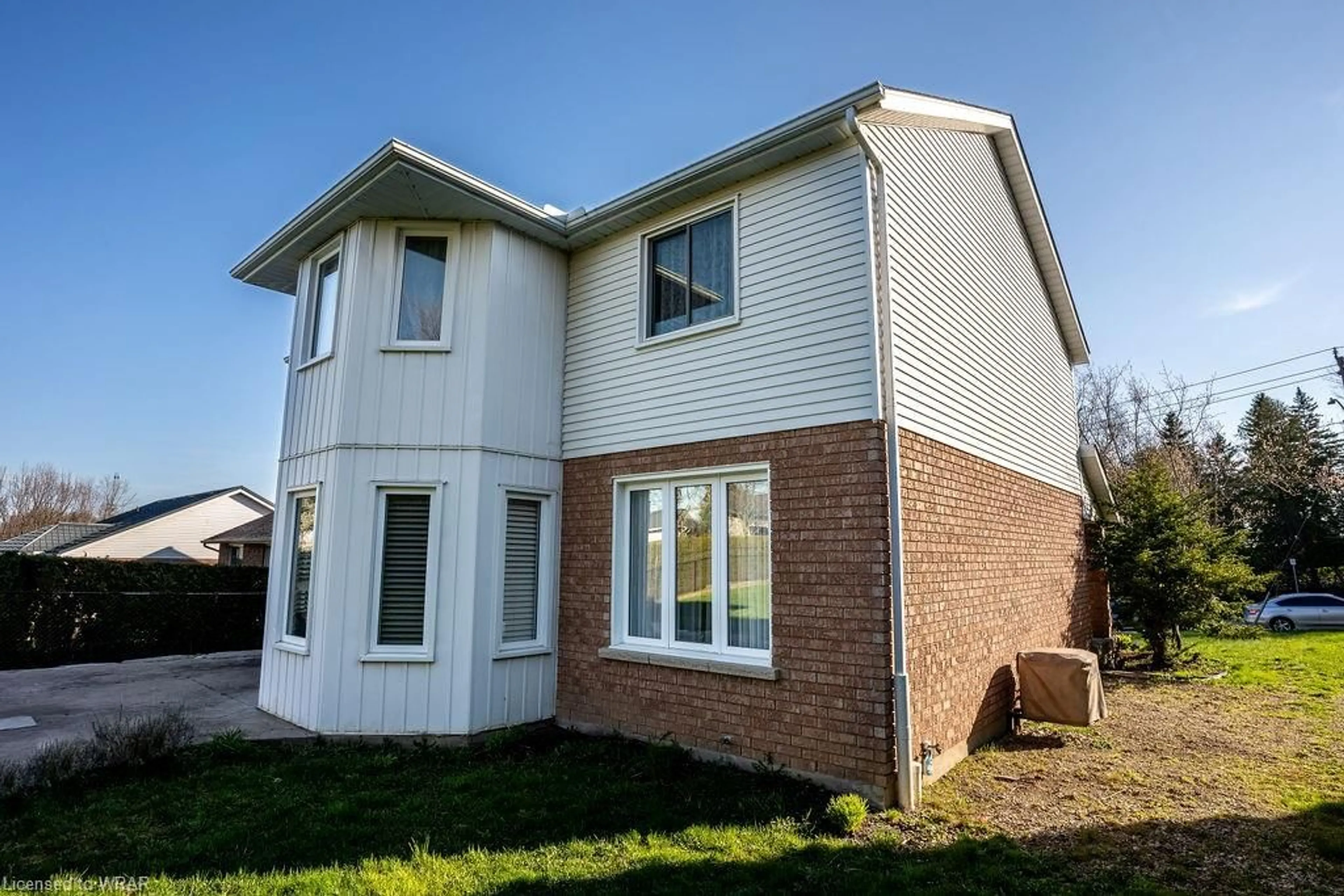 Frontside or backside of a home for 132 Trussler Rd, Kitchener Ontario N2N 0A9