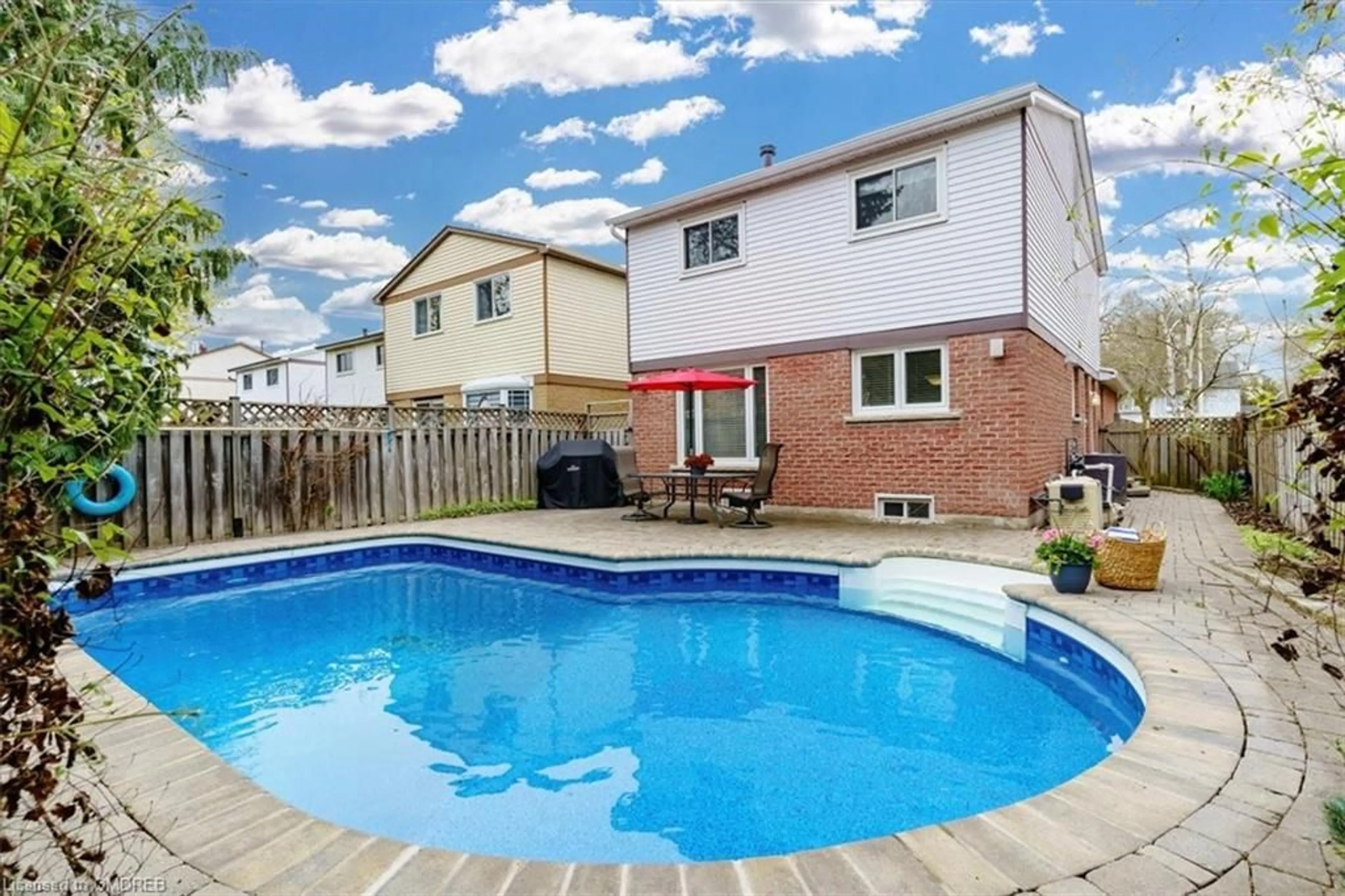 Indoor or outdoor pool for 831 Laurier Ave, Milton Ontario L9T 4H4