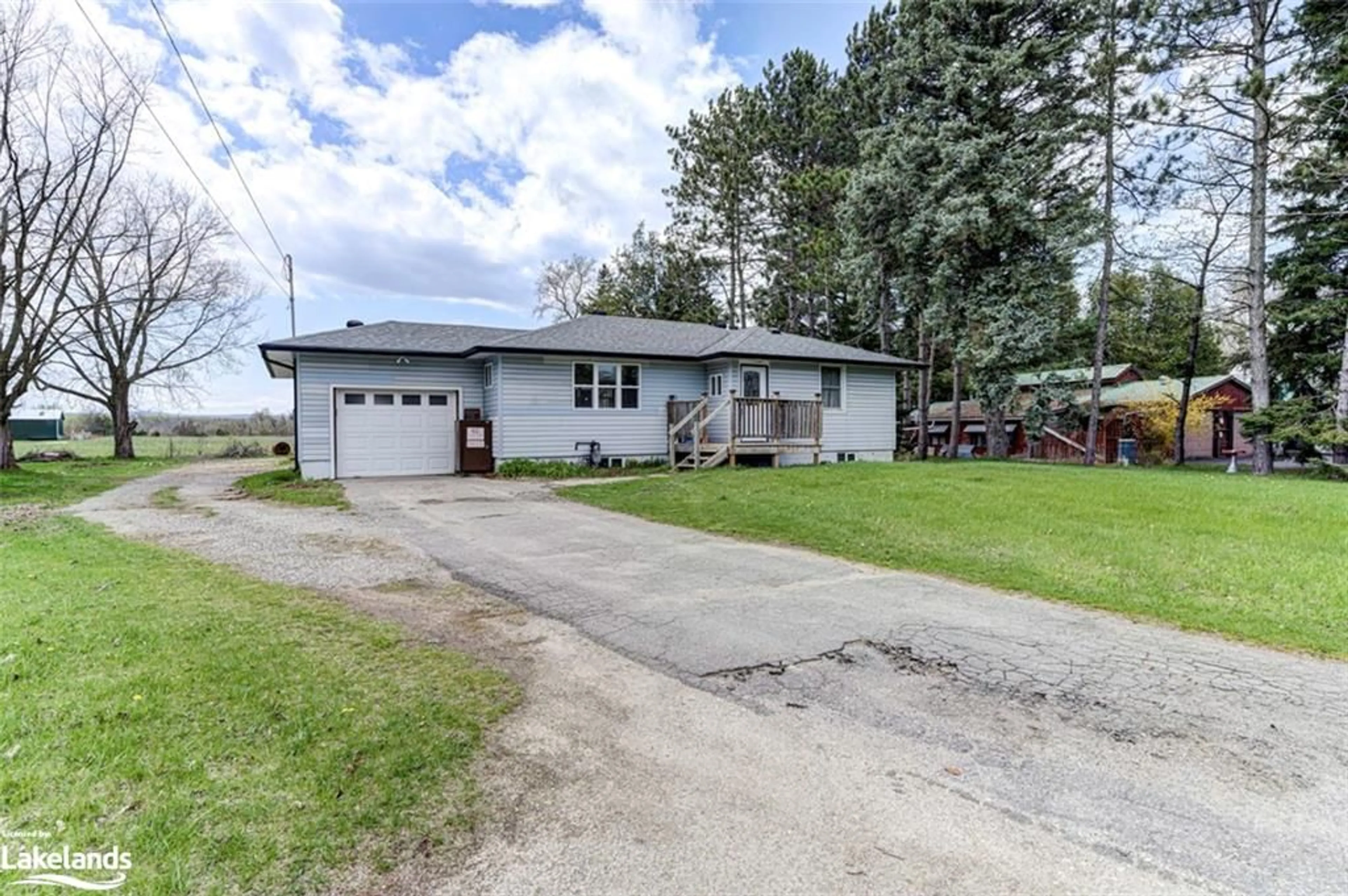 Frontside or backside of a home for 7617 26 Hwy, Stayner Ontario L0M 1S0