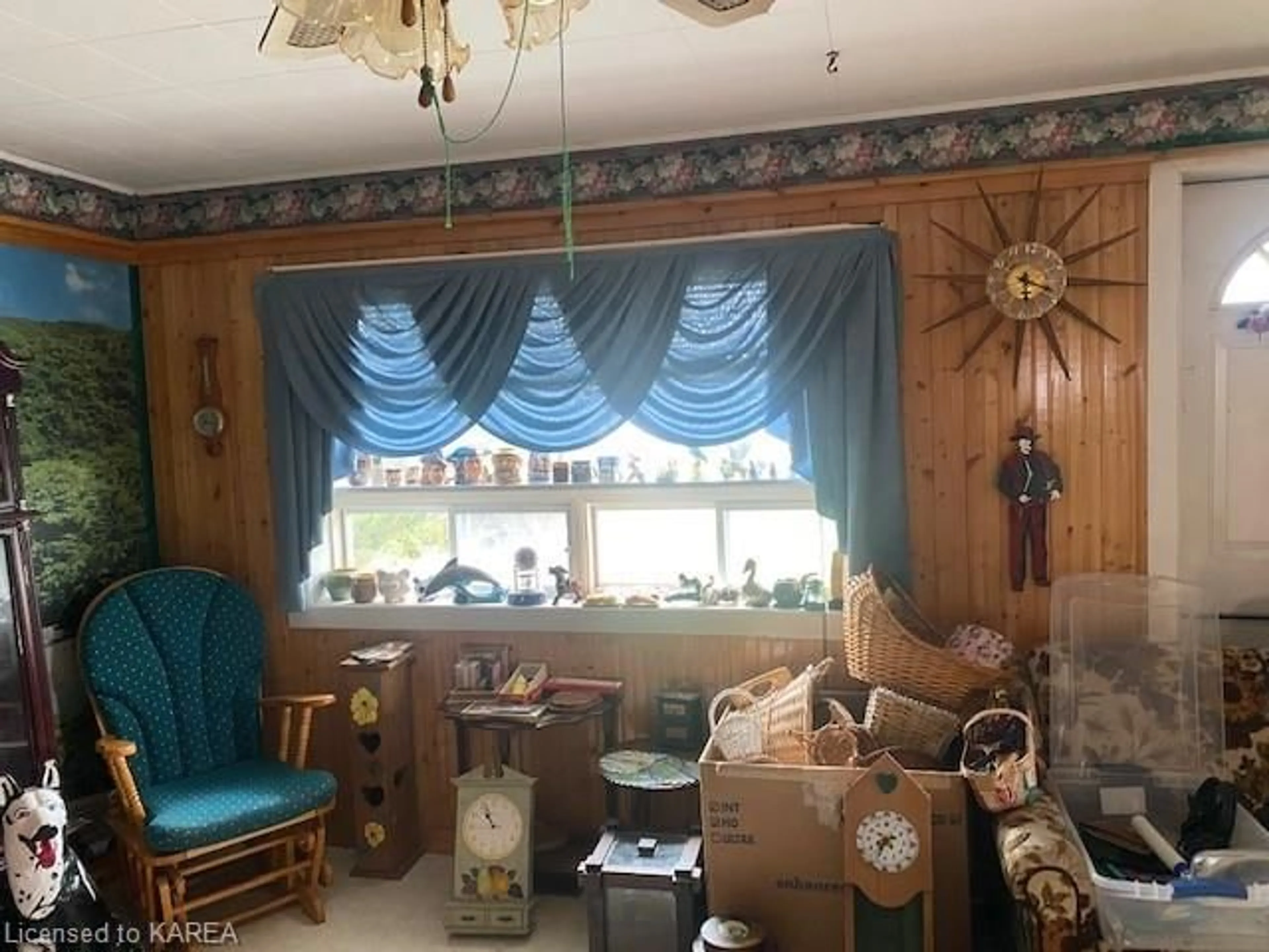 Living room for 2835 Highway 15 Hwy, Smiths Falls Ontario K7A 4T6