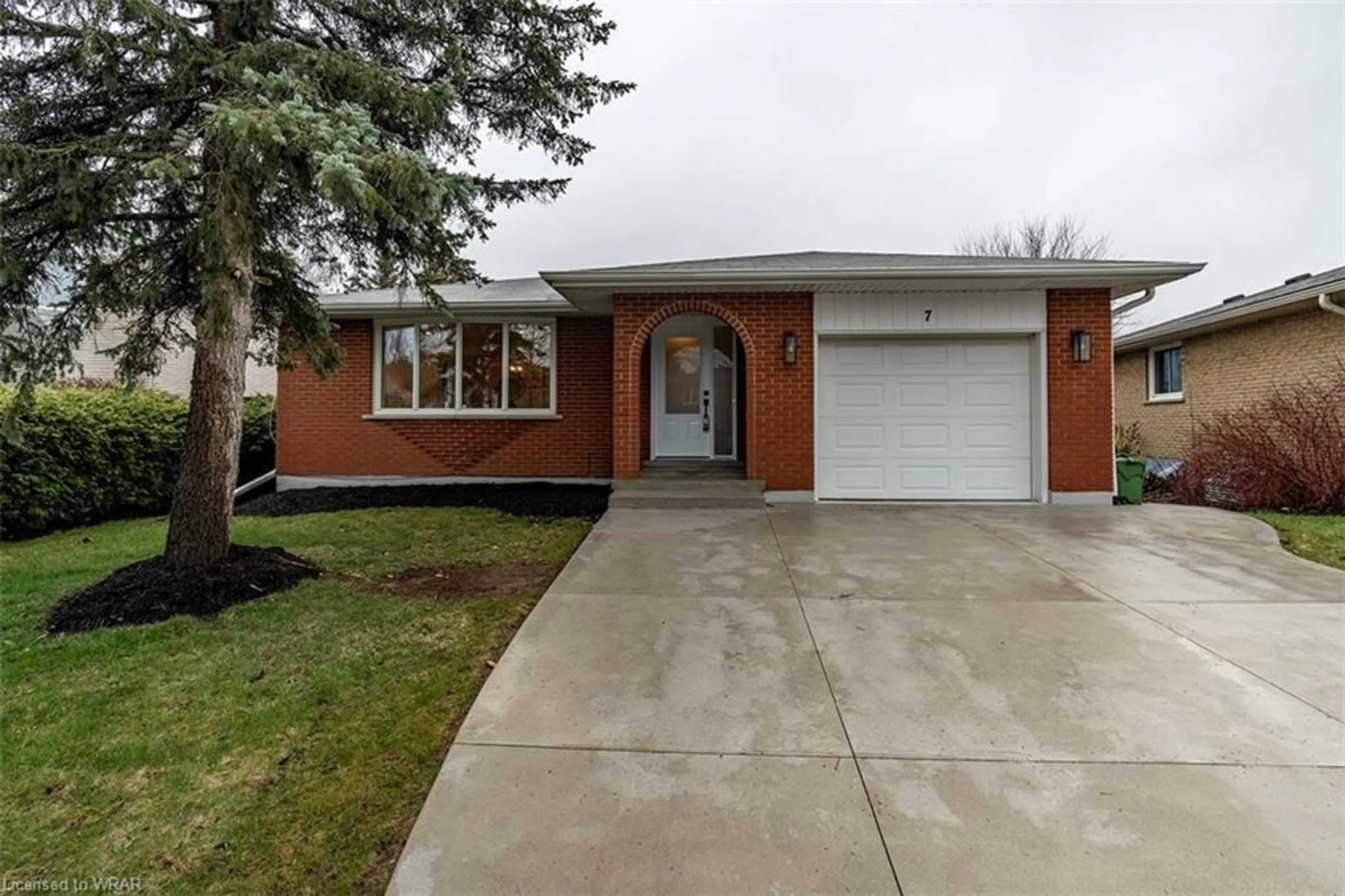 Home with brick exterior material for 7 Wordsworth Pl, Kitchener Ontario N2B 3K6