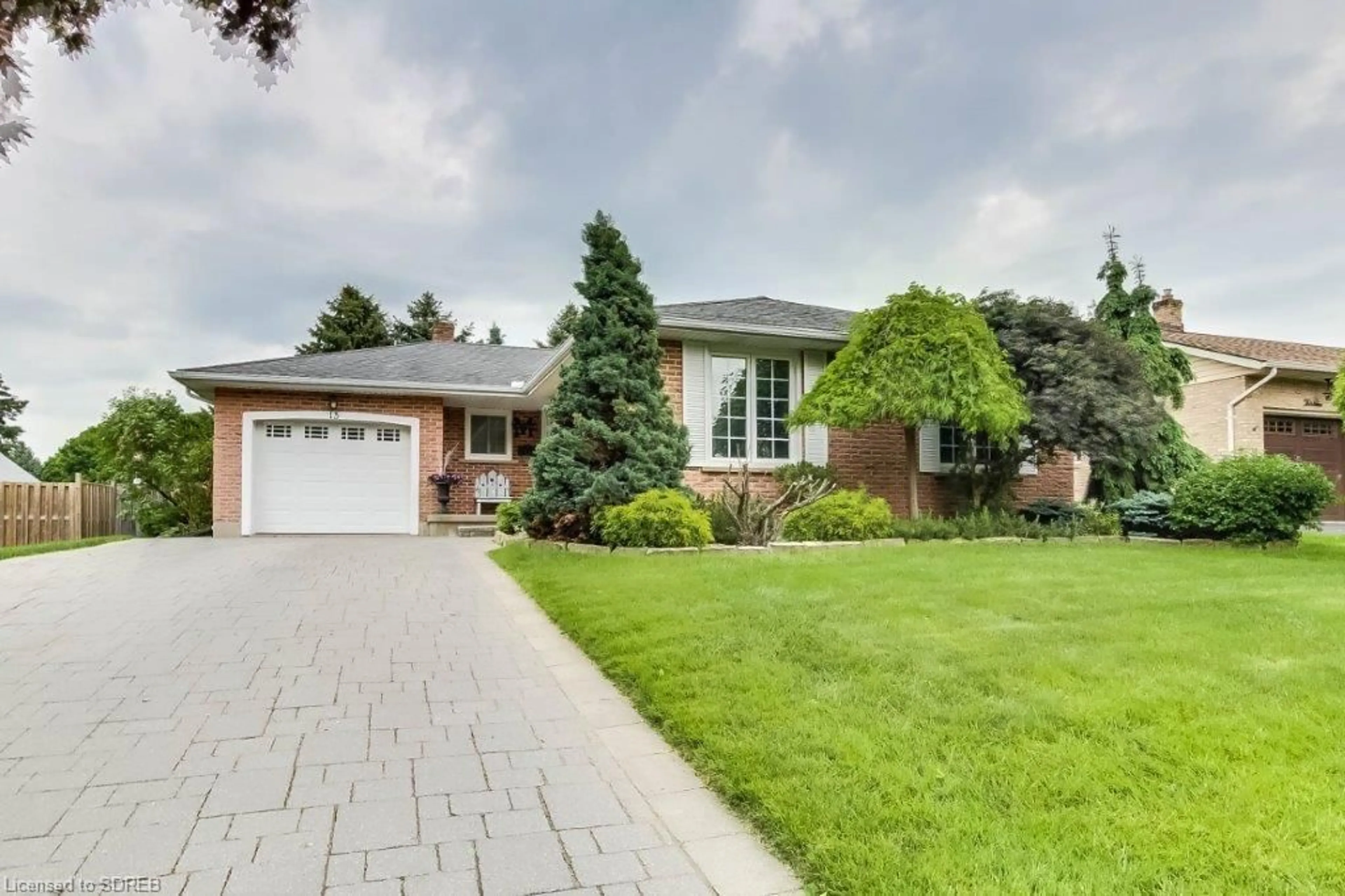 Home with brick exterior material for 15 Sheridan Blvd, Simcoe Ontario N3Y 4W5