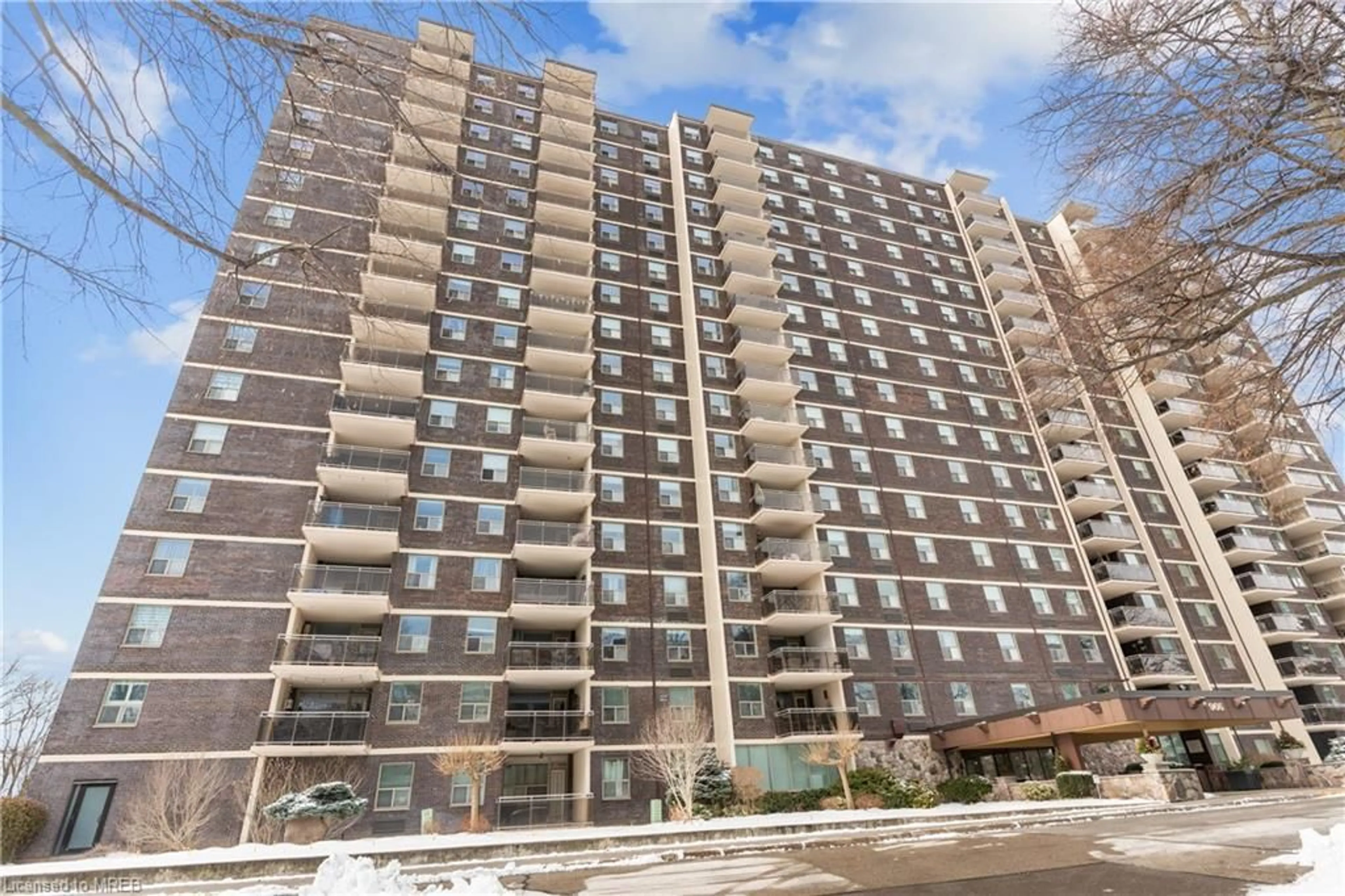 A pic from exterior of the house or condo for 966 Inverhouse Dr #1605, Mississauga Ontario L5J 4B6