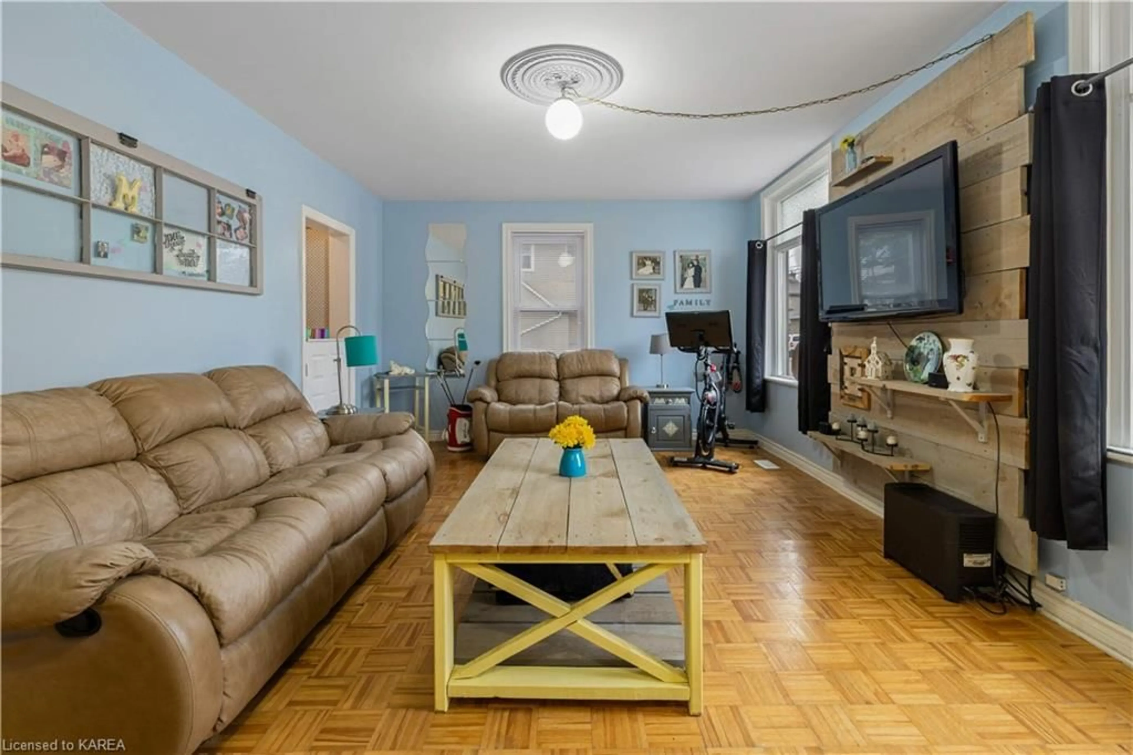Living room for 126 Main St, Odessa Ontario K0H 2H0
