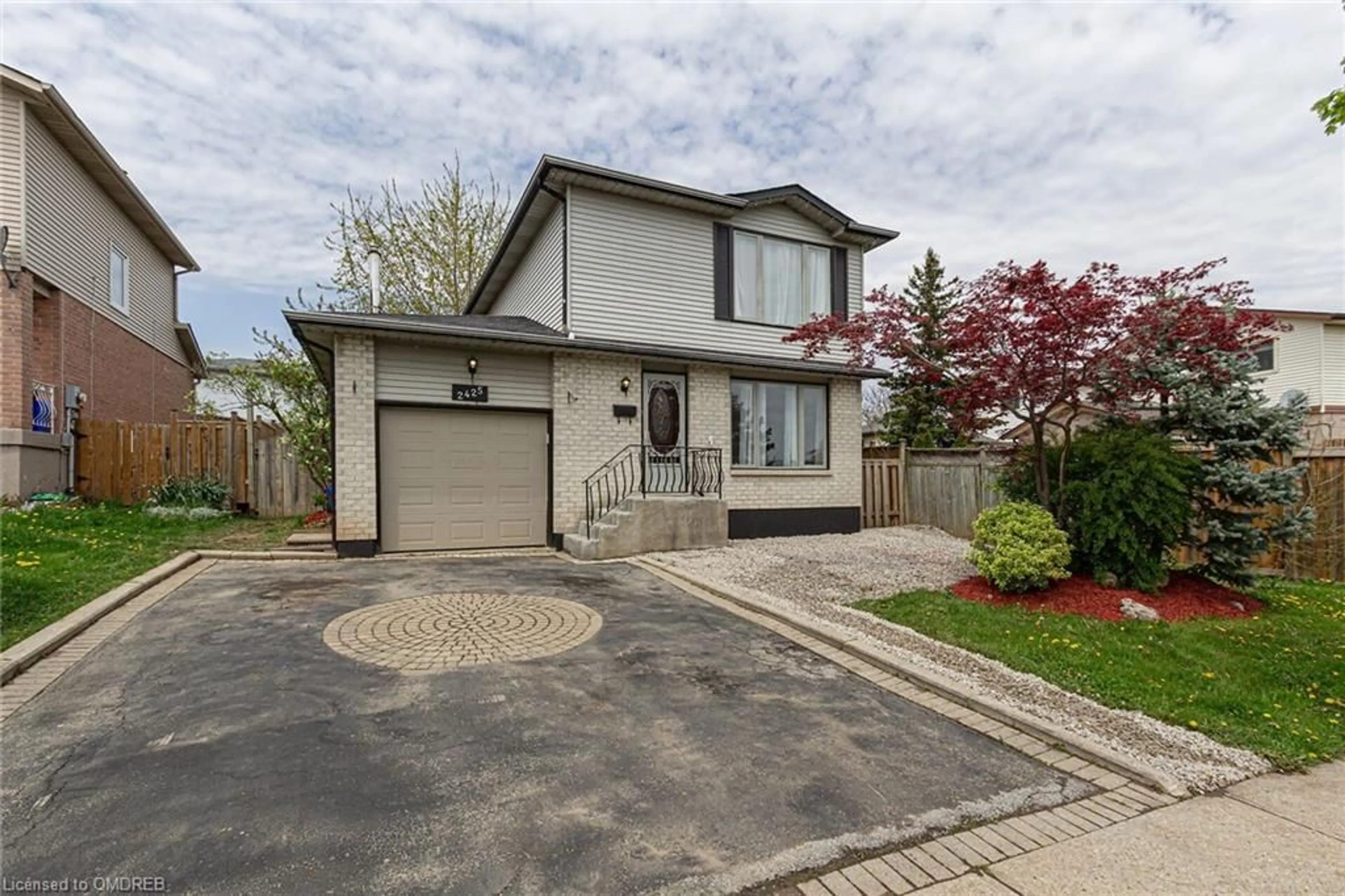 Frontside or backside of a home for 2425 Coventry Way, Burlington Ontario L7L 4P8