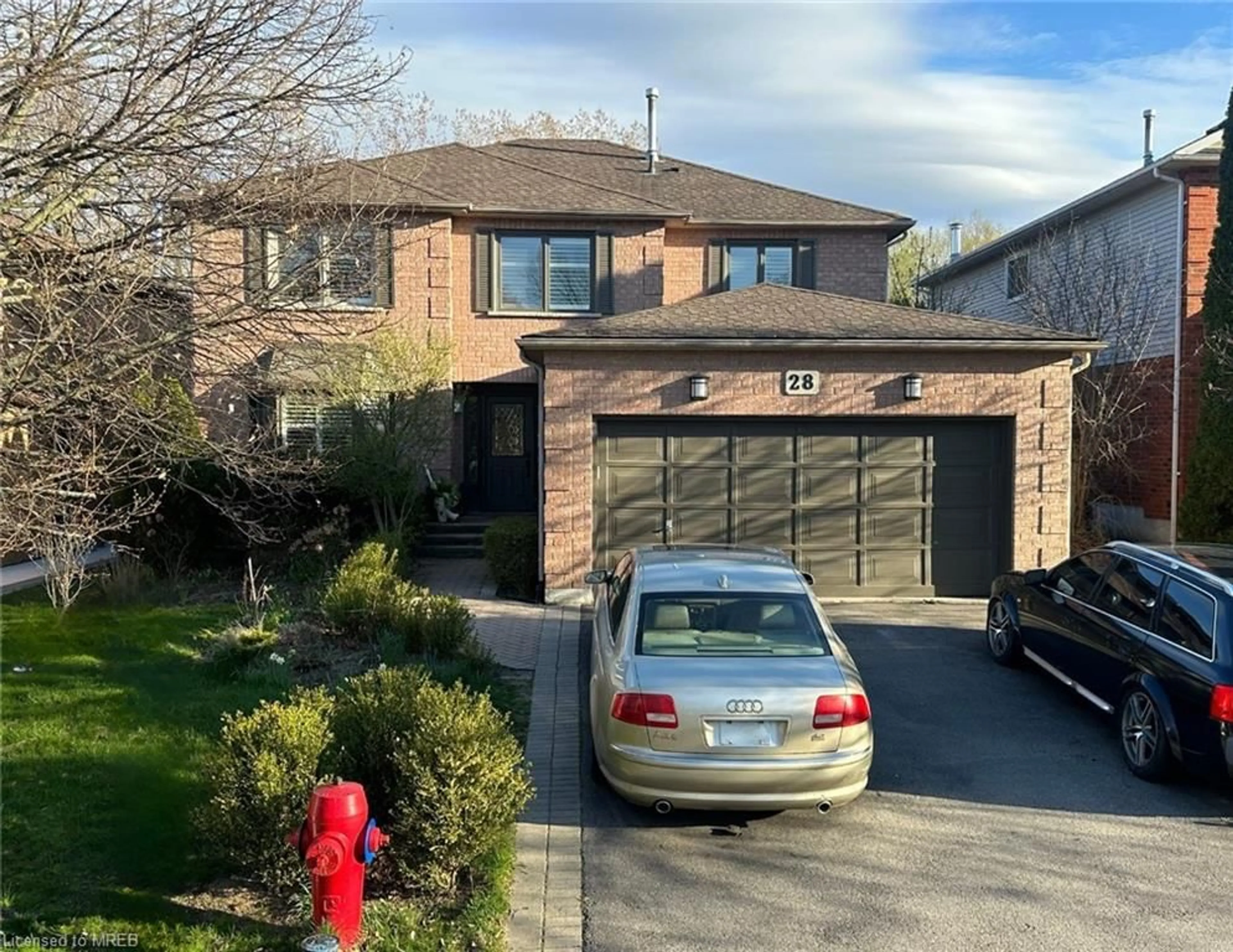 Frontside or backside of a home for 28 Huntingwood Ave, Hamilton Ontario L9H 6V7