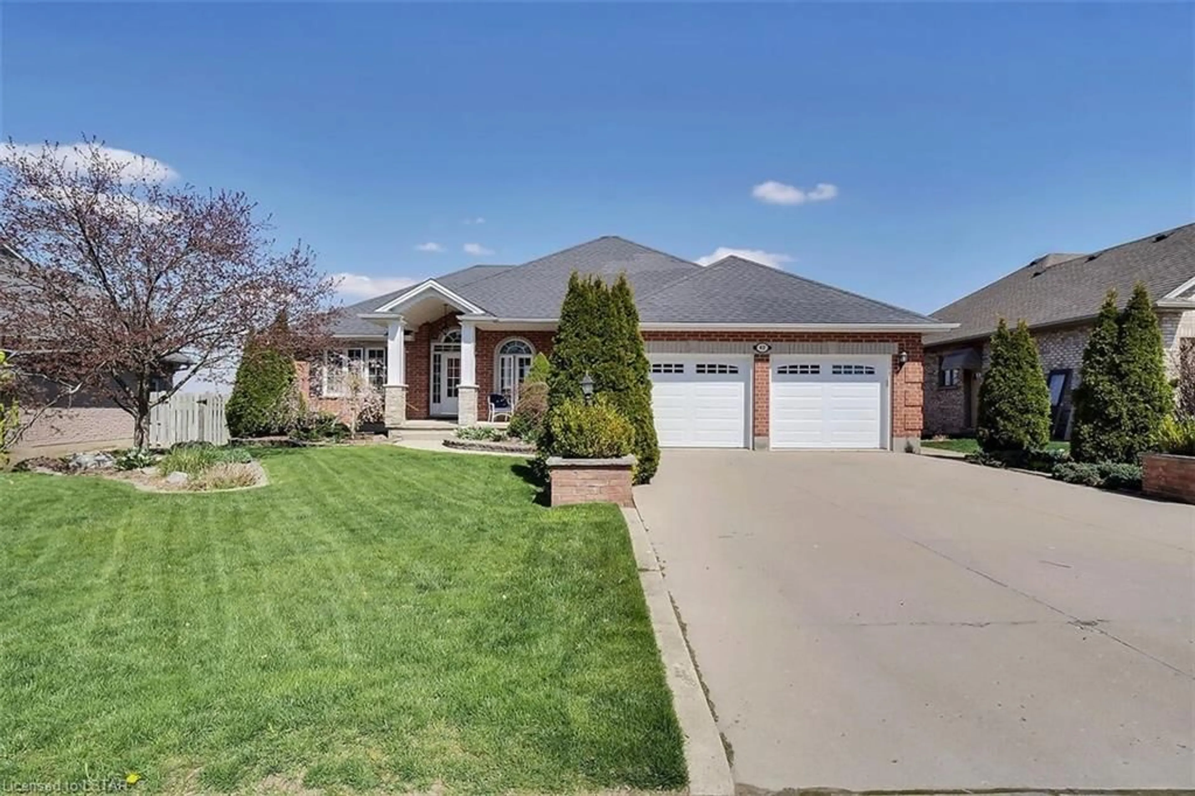 Frontside or backside of a home for 42 Stoneridge Cres, Ilderton Ontario N0M 2A0