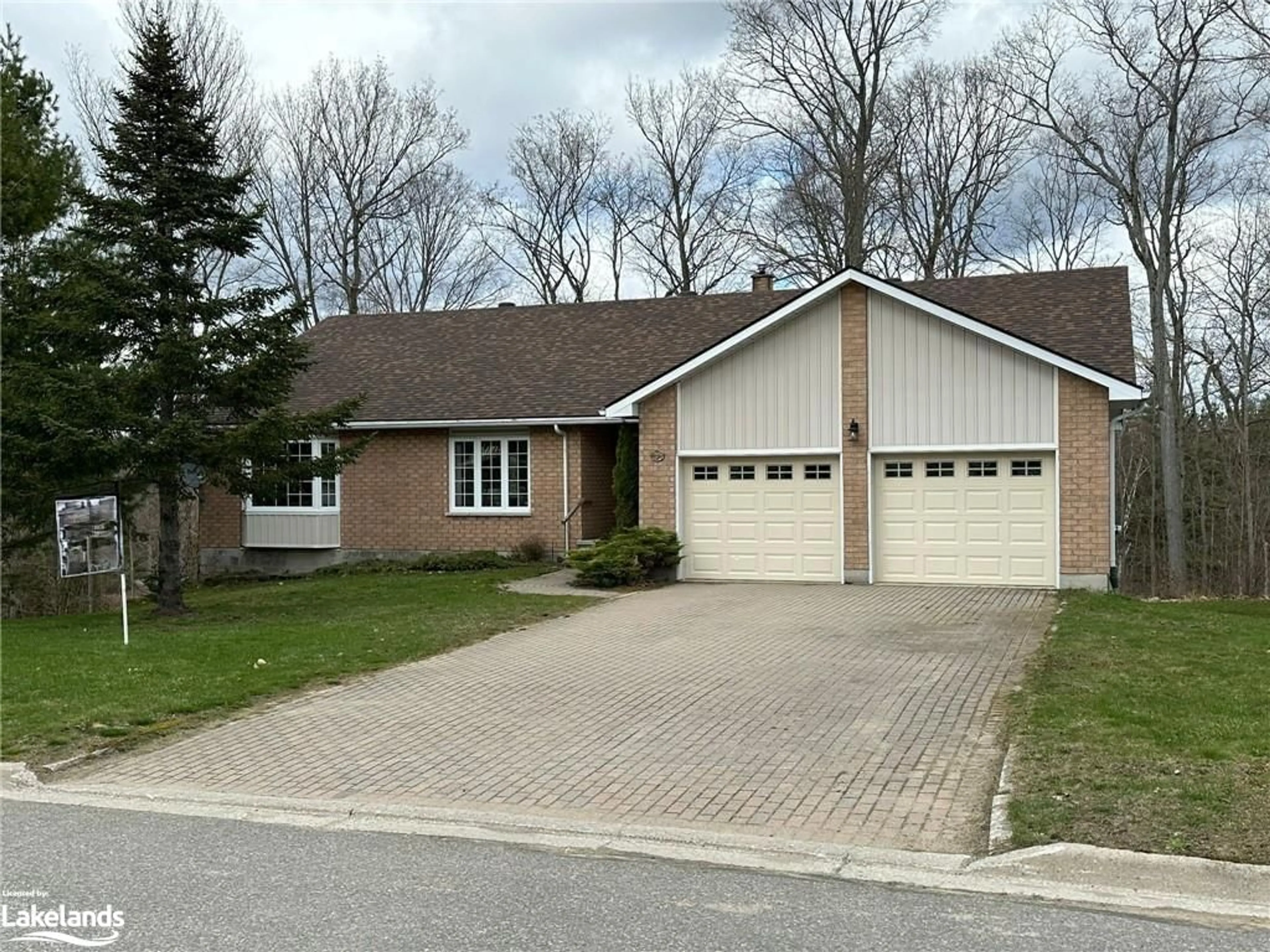 Frontside or backside of a home for 188 Maple Heights Dr, Gravenhurst Ontario P1P 1R1