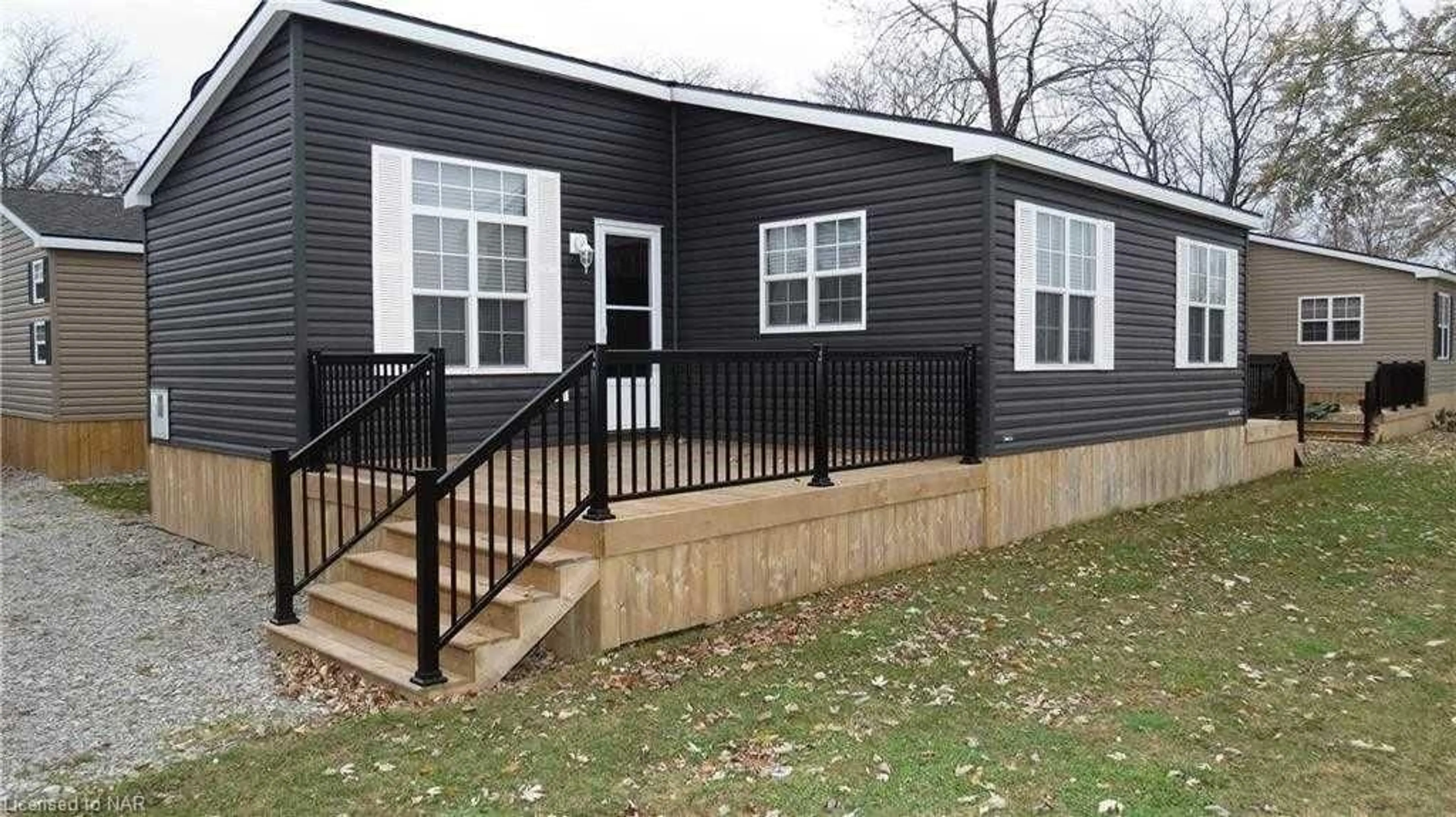 Home with vinyl exterior material for 1501 Line 8 Rd #538, Niagara-on-the-Lake Ontario L0S 1J0
