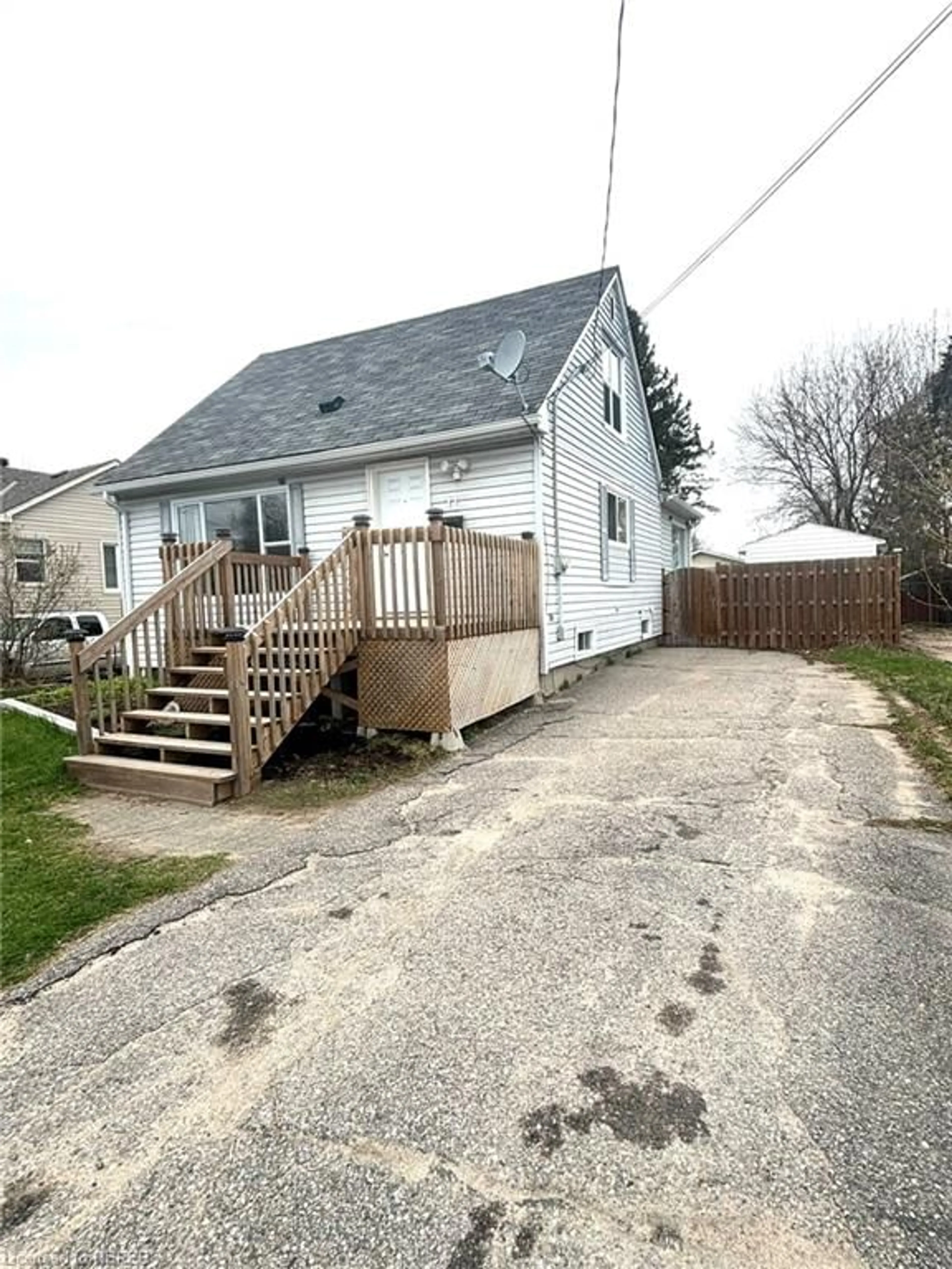 Frontside or backside of a home for 11 Brock St, North Bay Ontario P1A 1H4