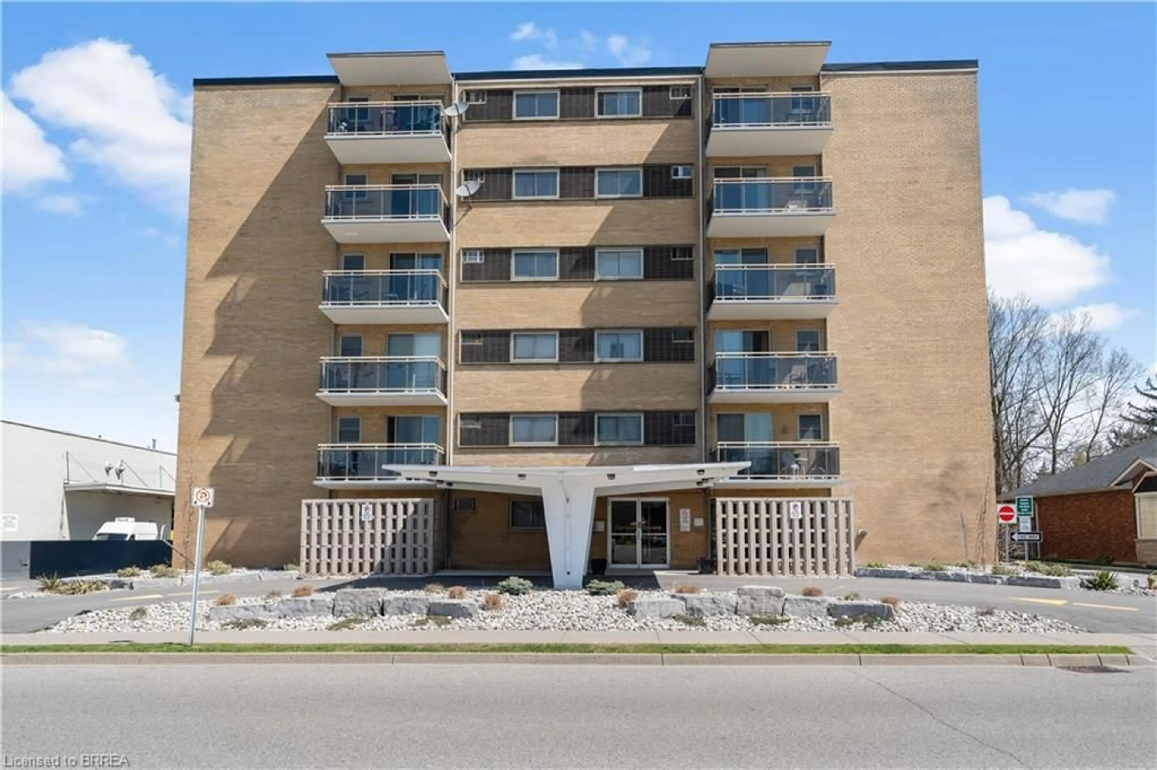 A pic from exterior of the house or condo for 87 St. George St #505, Brantford Ontario N3R 1V5