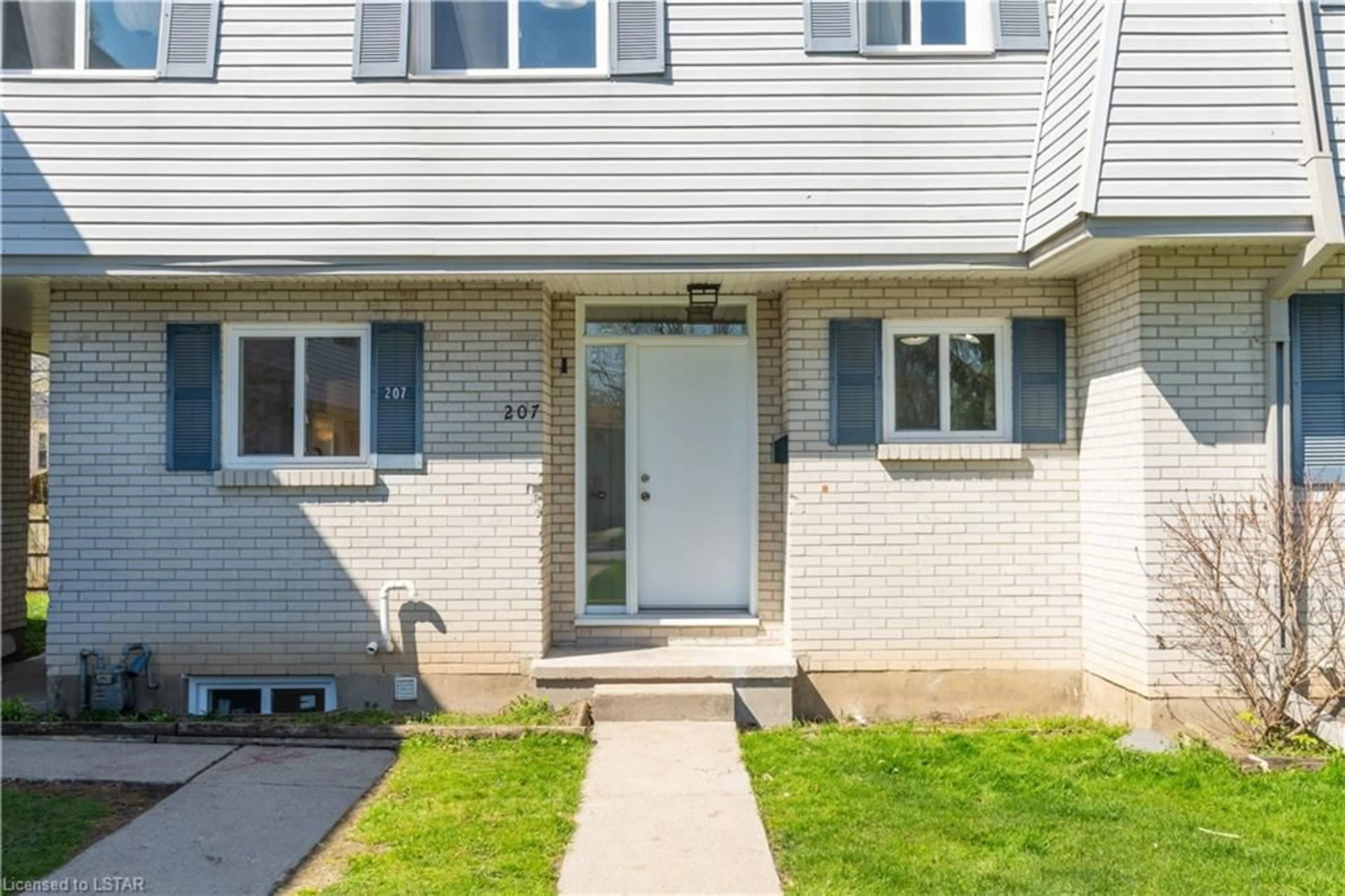 A pic from exterior of the house or condo for 207 Boullee St #27, London Ontario N5Y 1T9