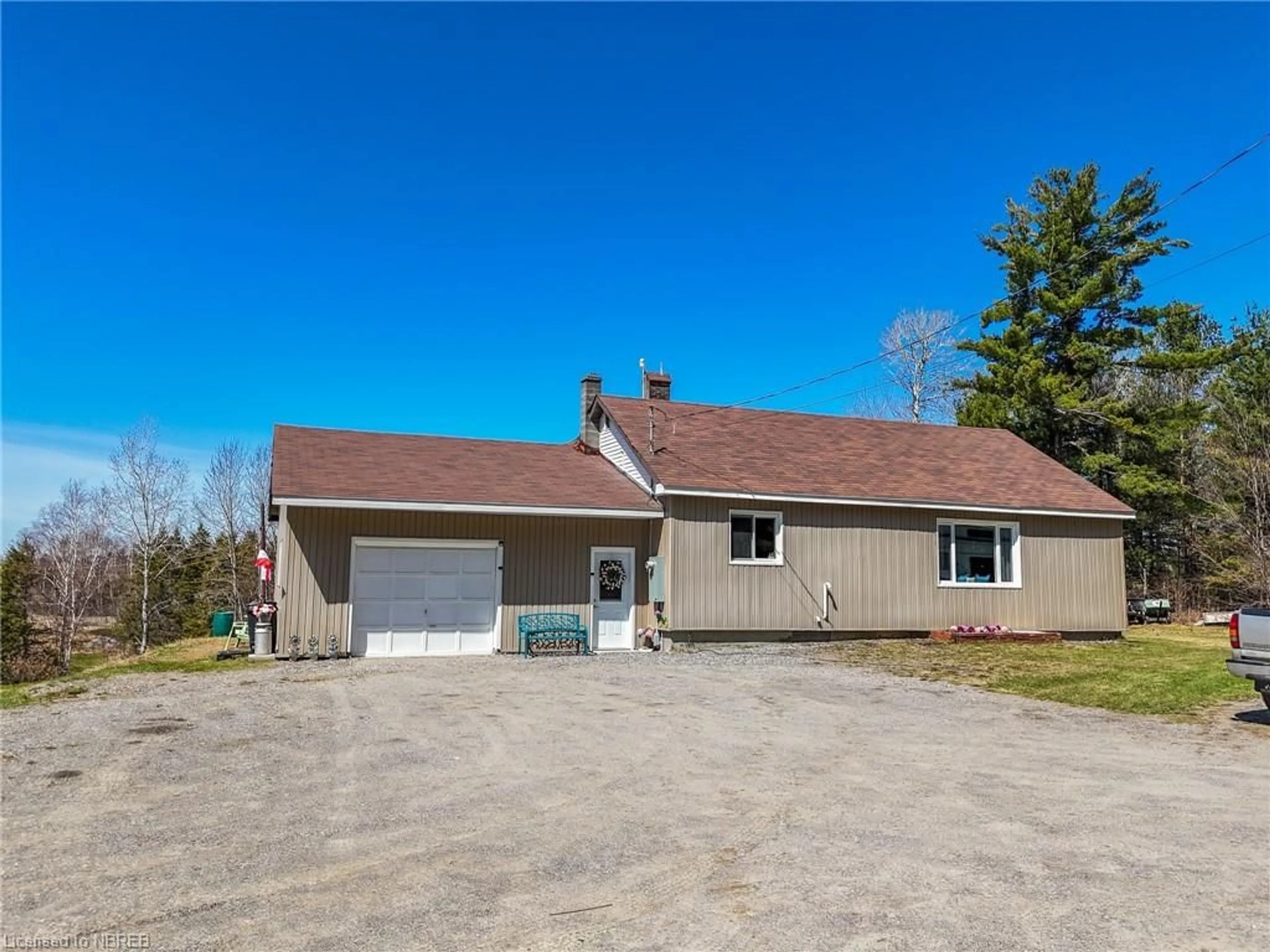Cottage for 81 Bear Lake Rd, Verner Ontario P0H 2M0
