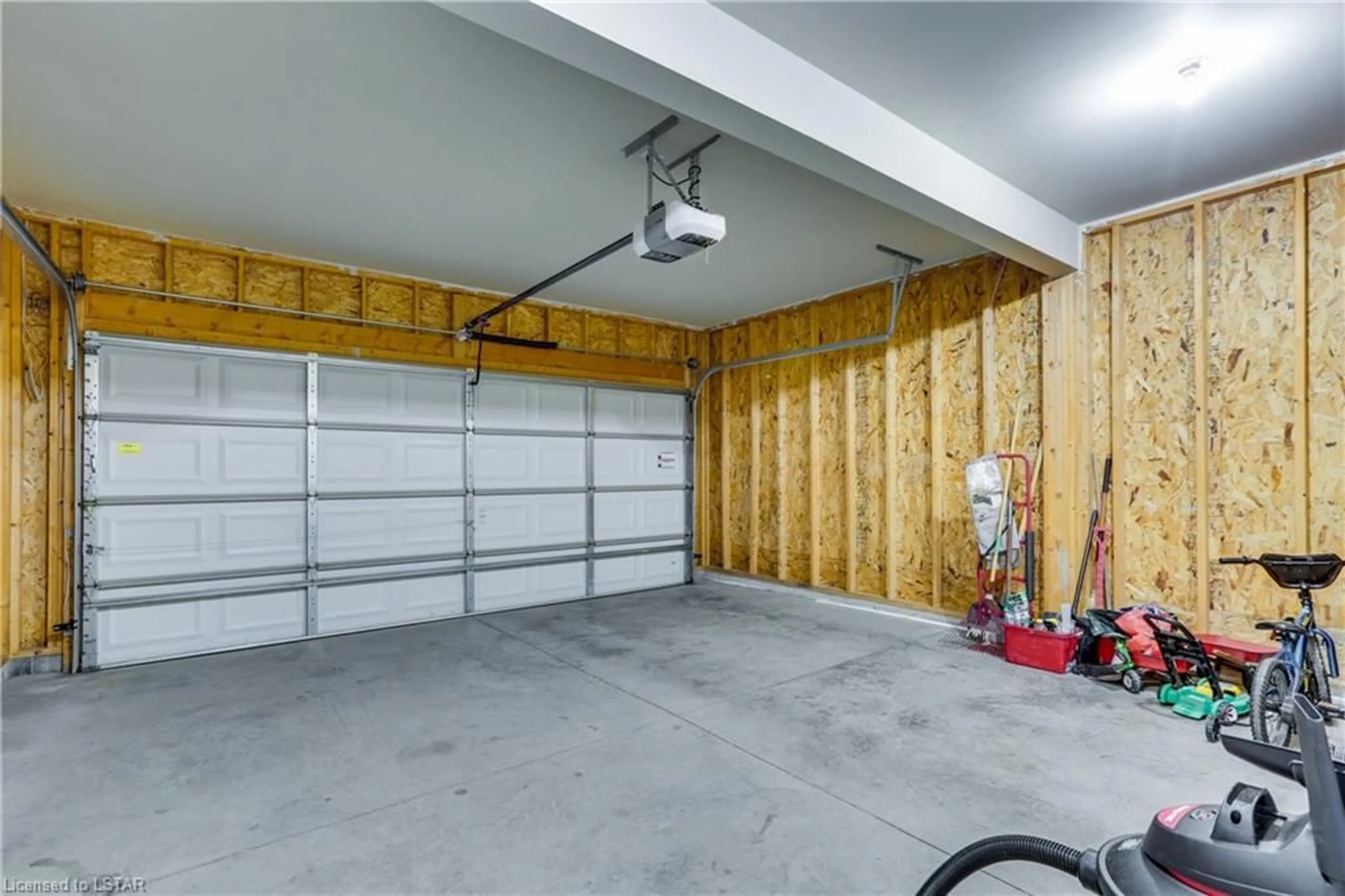 Indoor garage for 2630 Bateman Trail, London Ontario N6L 0B1