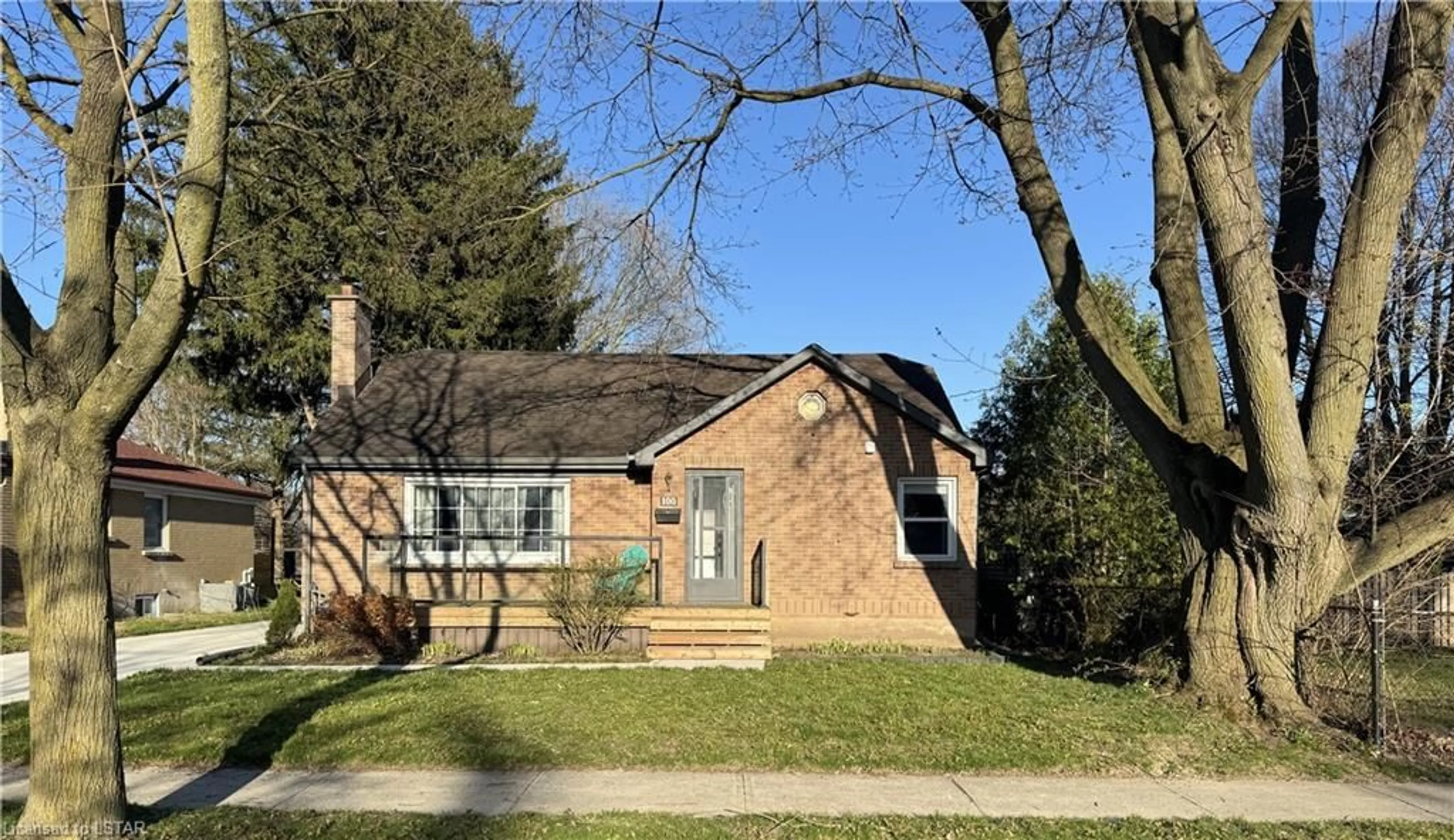 Home with brick exterior material for 100 Fairmont Ave, London Ontario N5W 1L9