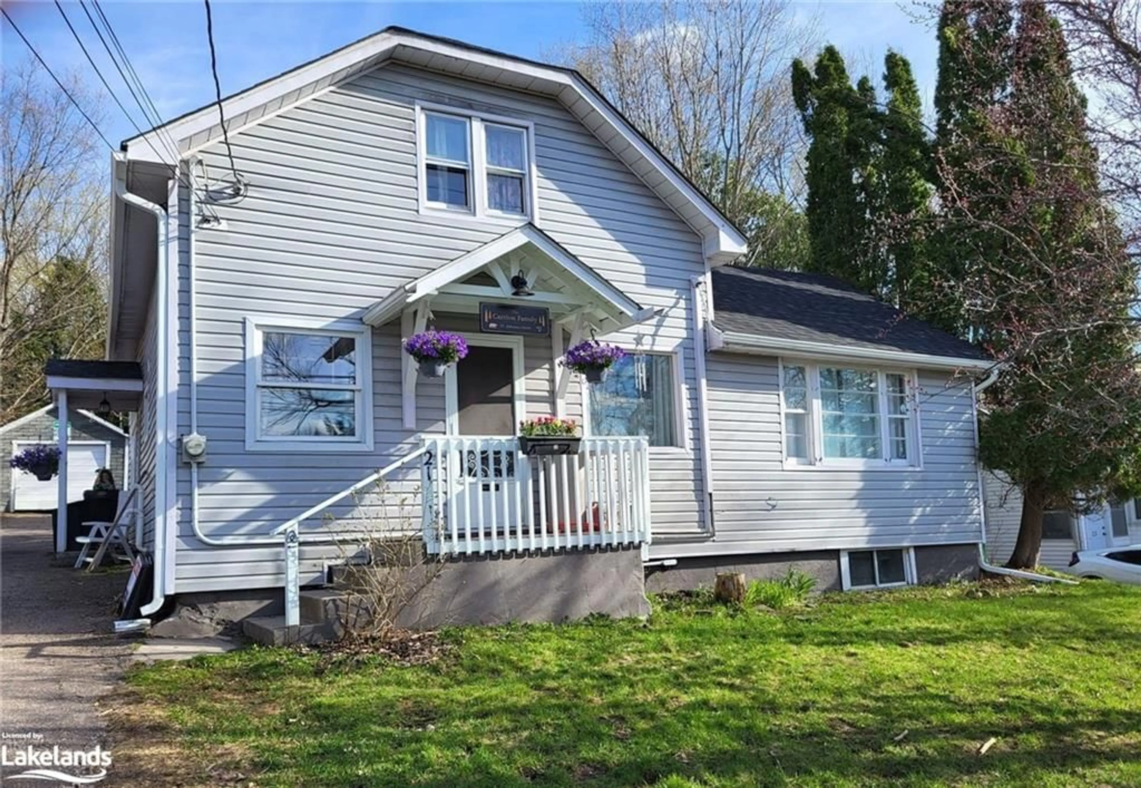 Frontside or backside of a home for 21 Johanna St, Huntsville Ontario P1H 1V1