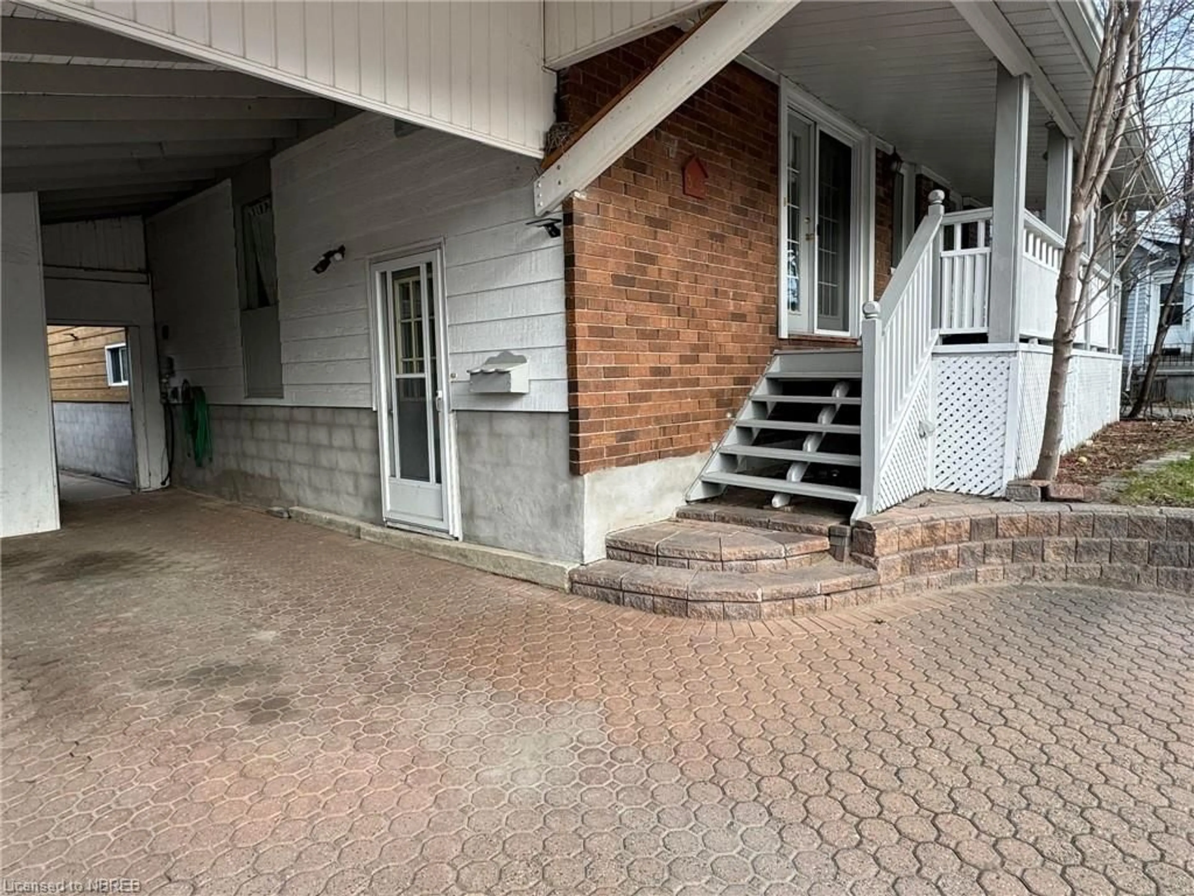 Outside view for 345 Aubrey St, North Bay Ontario P1B 6H8