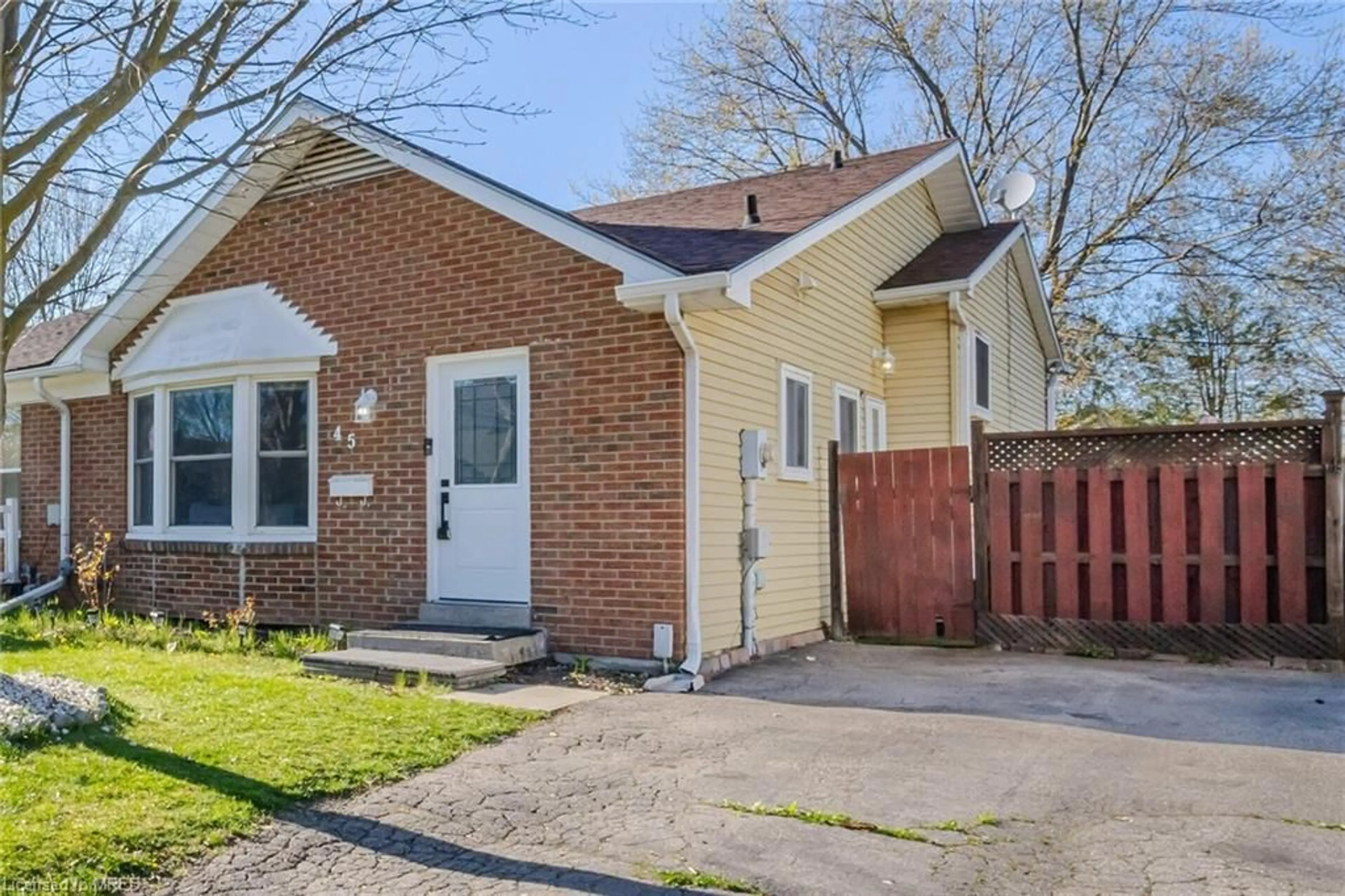 Frontside or backside of a home for 45 Enfield Cres, Brantford Ontario N3P 1B3