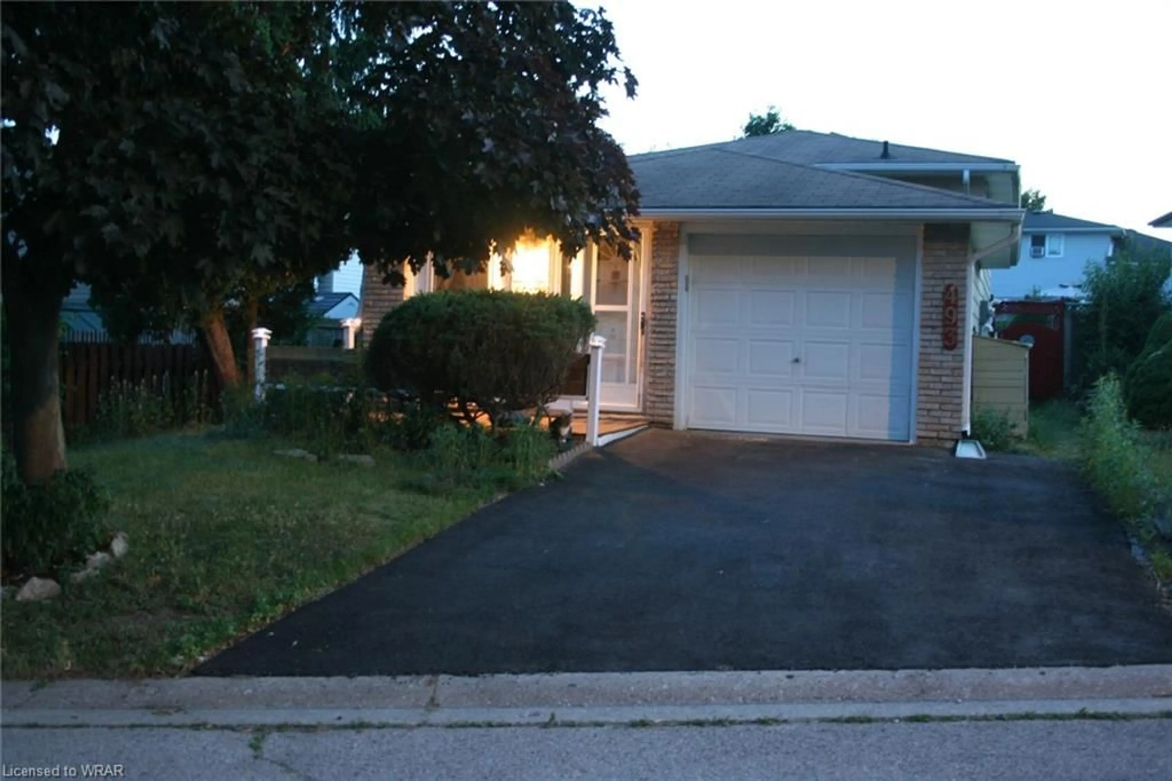 A pic from exterior of the house or condo for 493 Pinetree Cres, Cambridge Ontario N3H 4X4