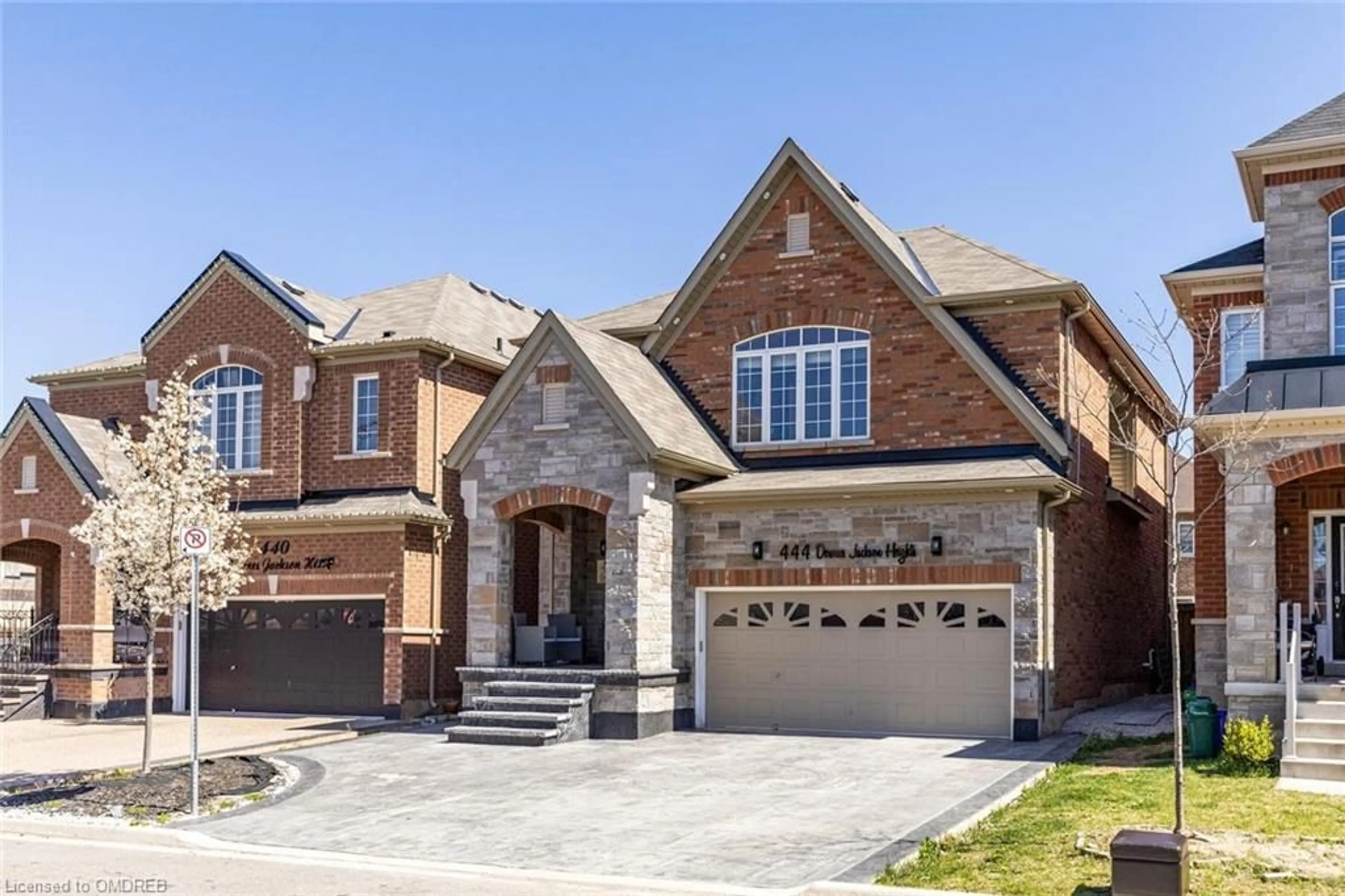 Home with brick exterior material for 444 Downes Jackson Hts, Milton Ontario L9T 7V1