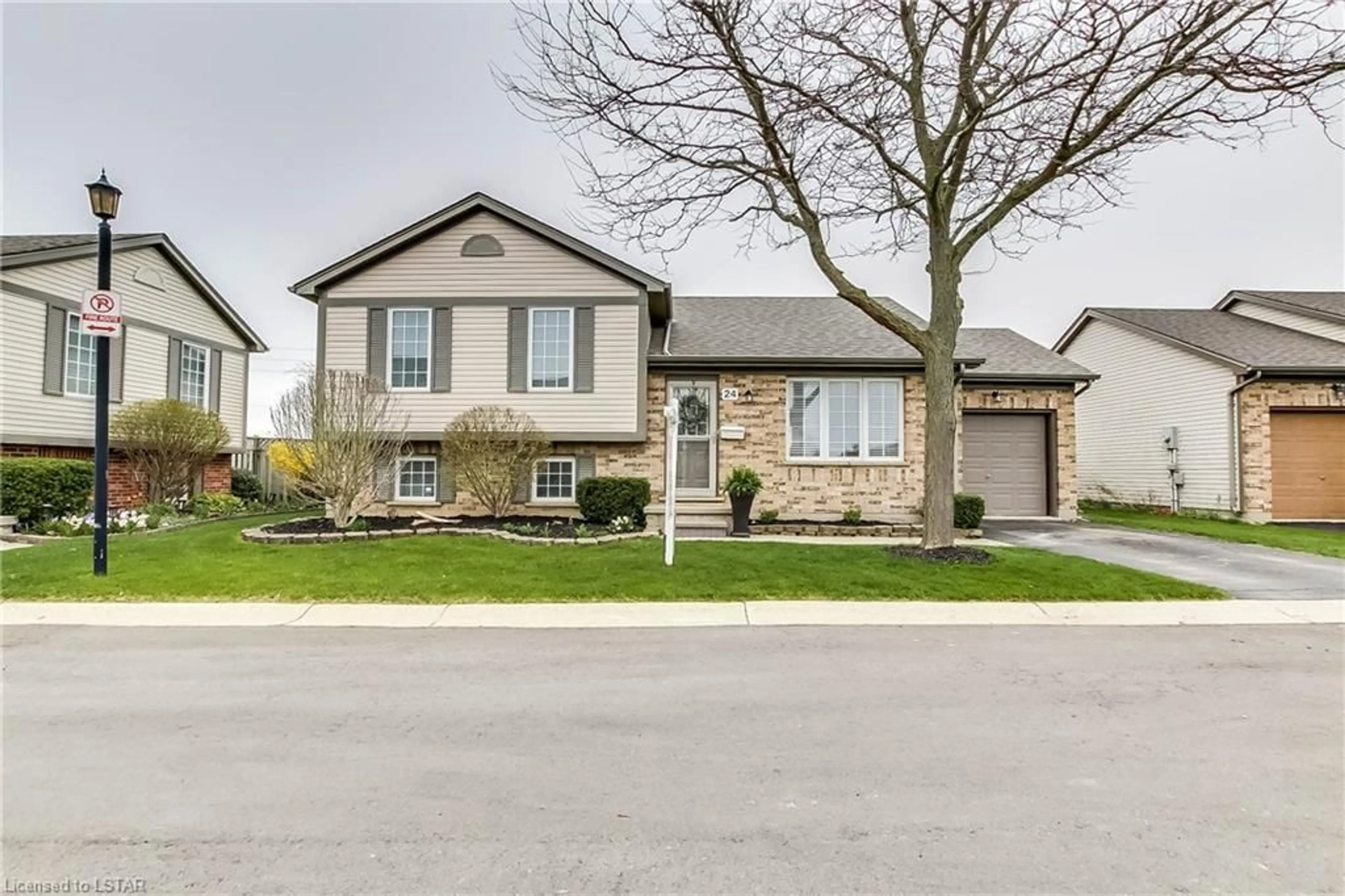 Frontside or backside of a home for 335 Lighthouse Rd #24, London Ontario N6M 1J8