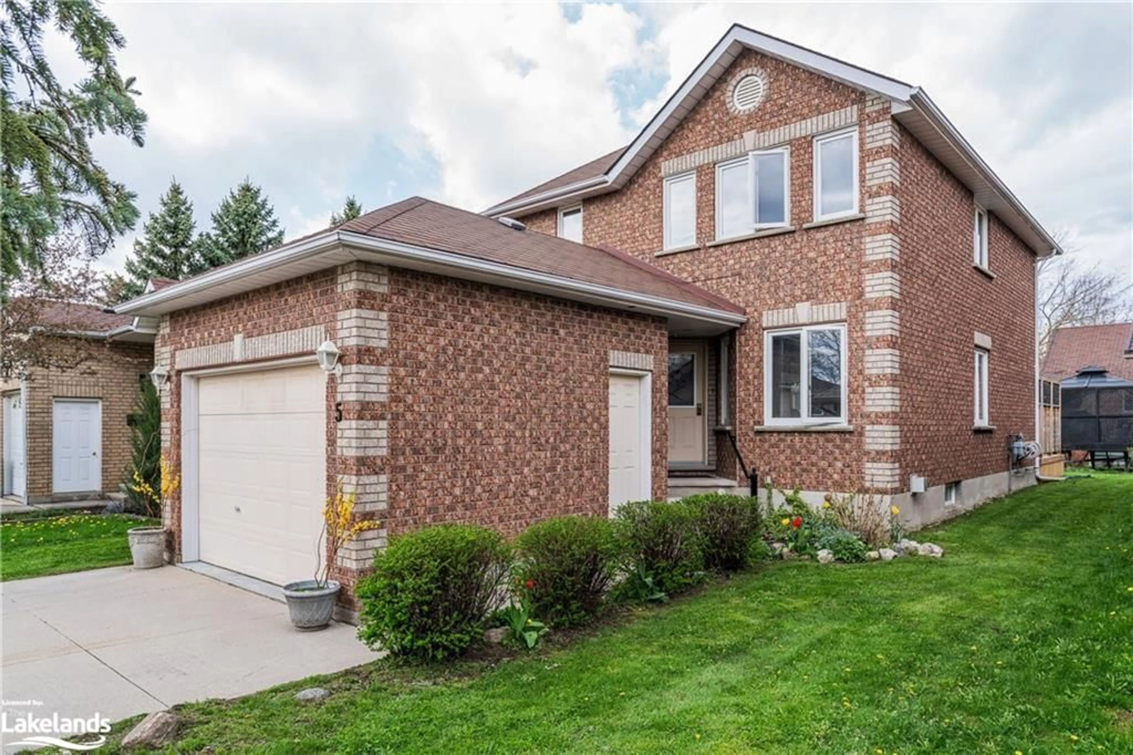 Home with brick exterior material for 5 Lockhart Rd, Collingwood Ontario L9Y 4X7